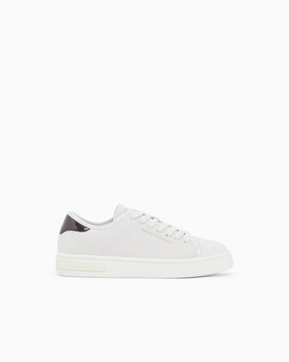 Sneakers in suede with patent inserts