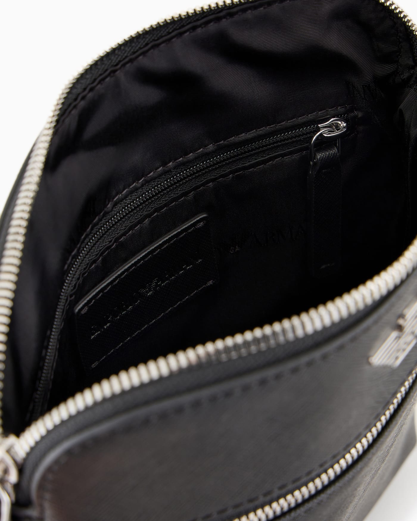 Ultra-flat saffiano shoulder bag man