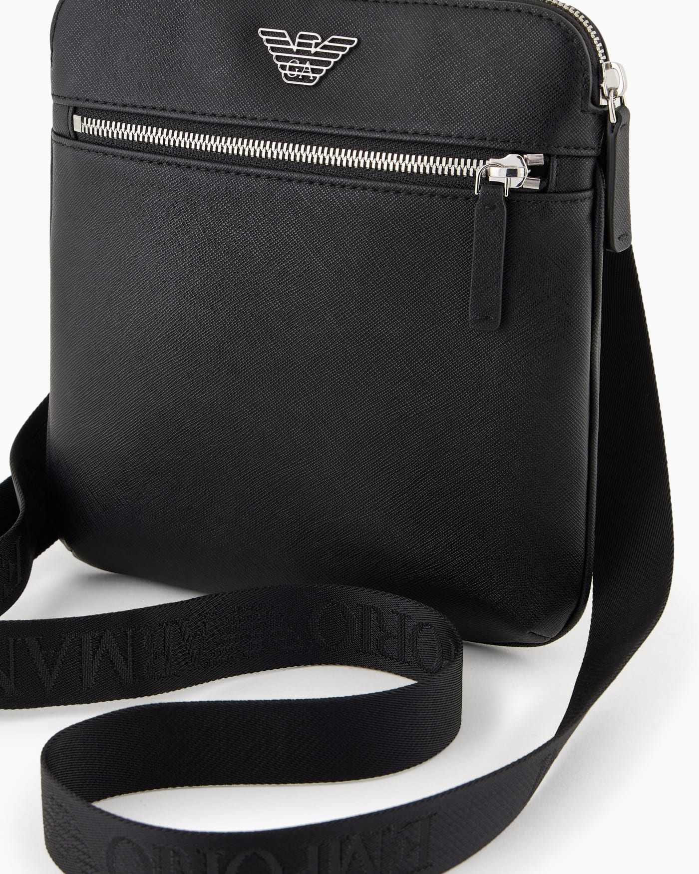 Ultra-flat saffiano shoulder bag man