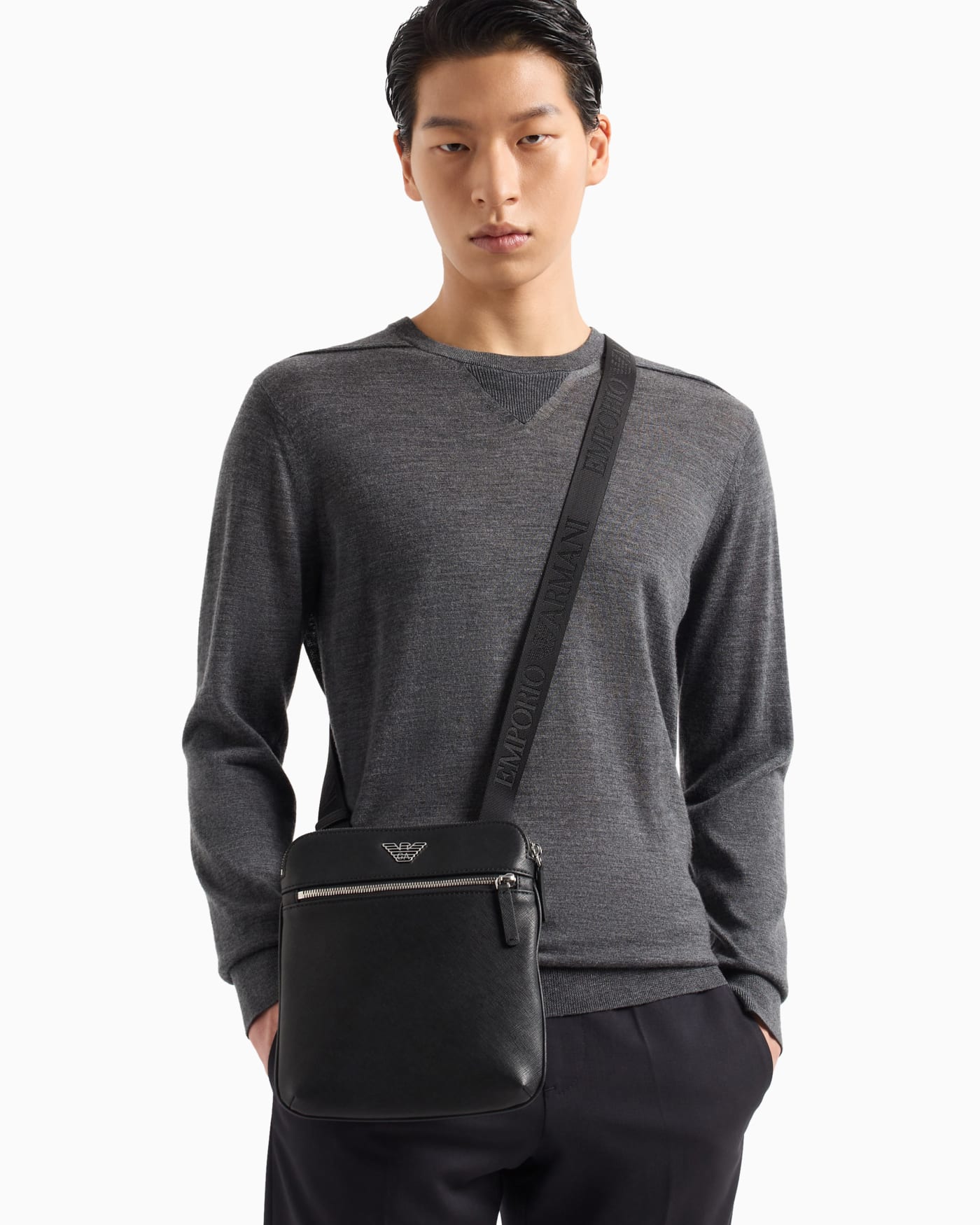 Ultra-flat saffiano shoulder bag man