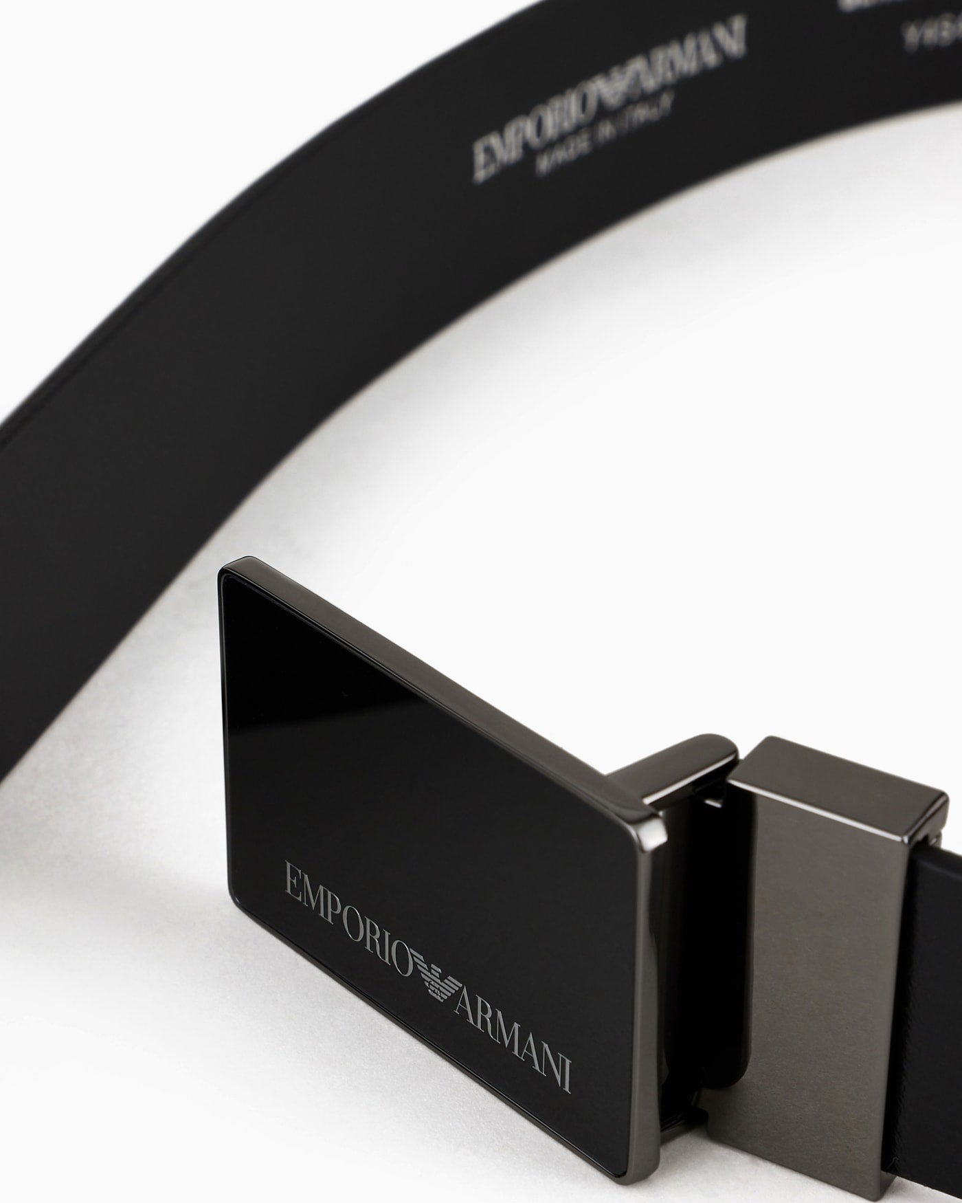 Pebbled leather belt with plate