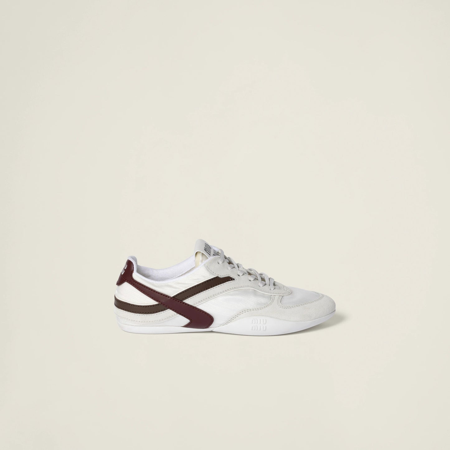 Gymnasium technical fabric and suede sneakers