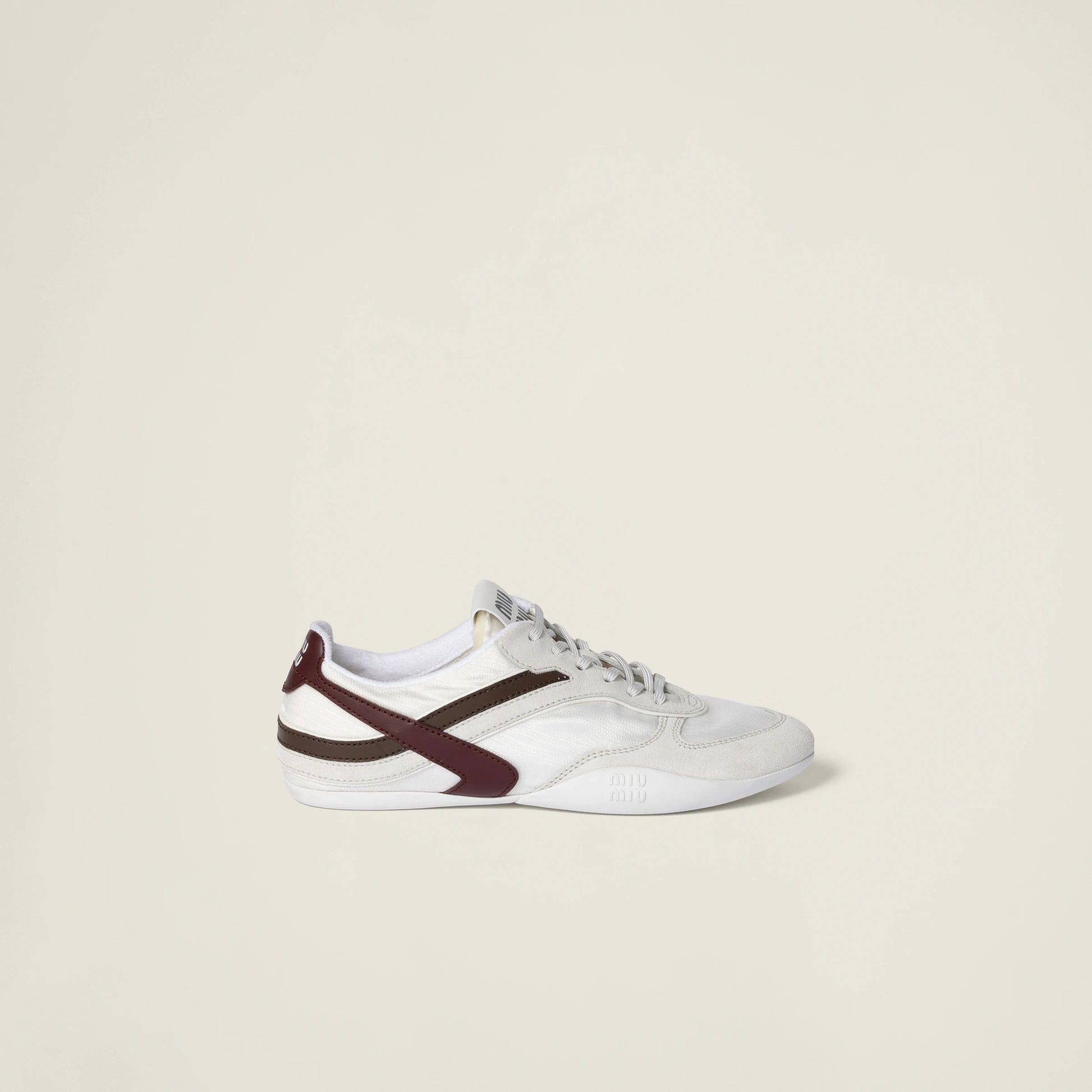 Gymnasium technical fabric and suede sneakers