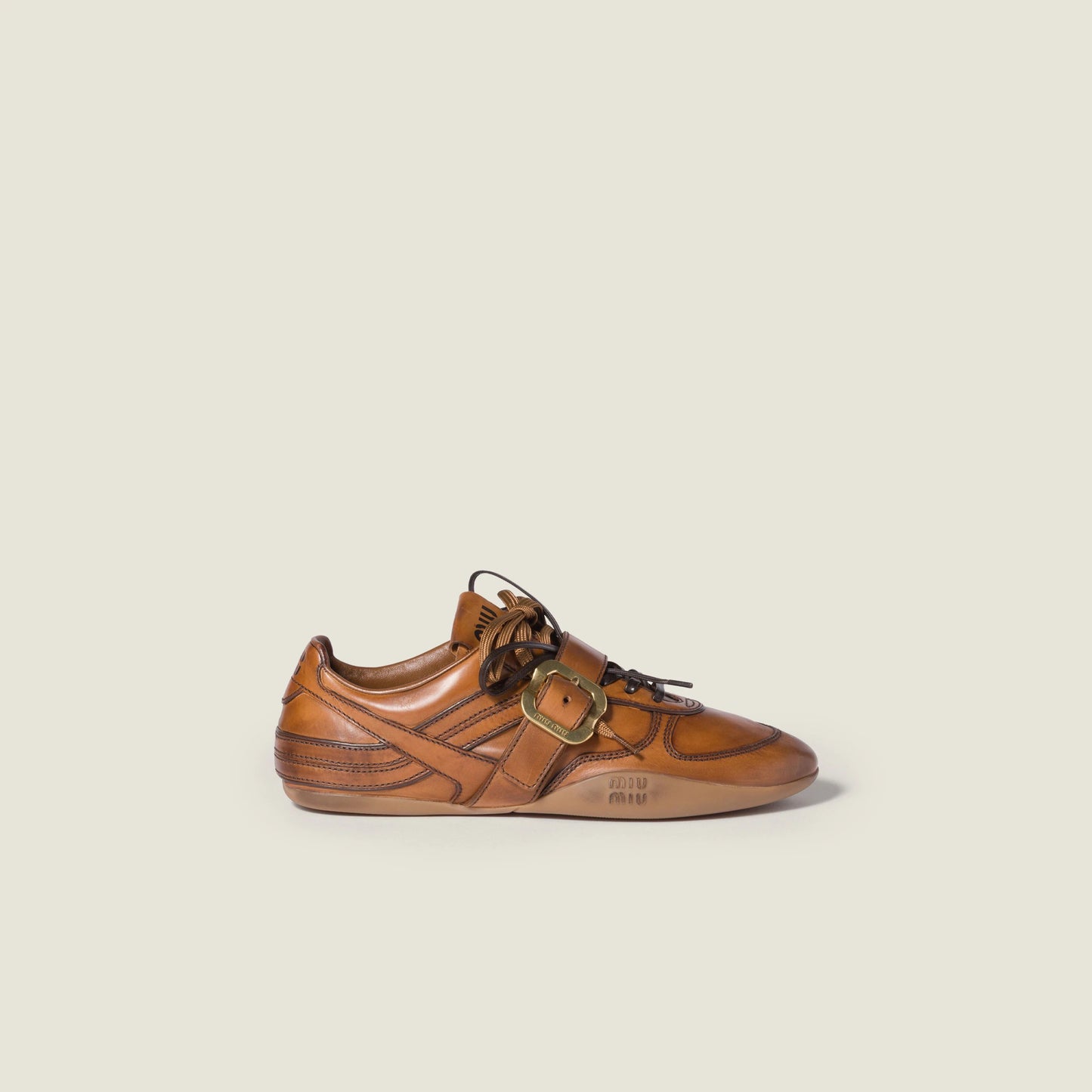 Gymnasium leather sneakers with buckle