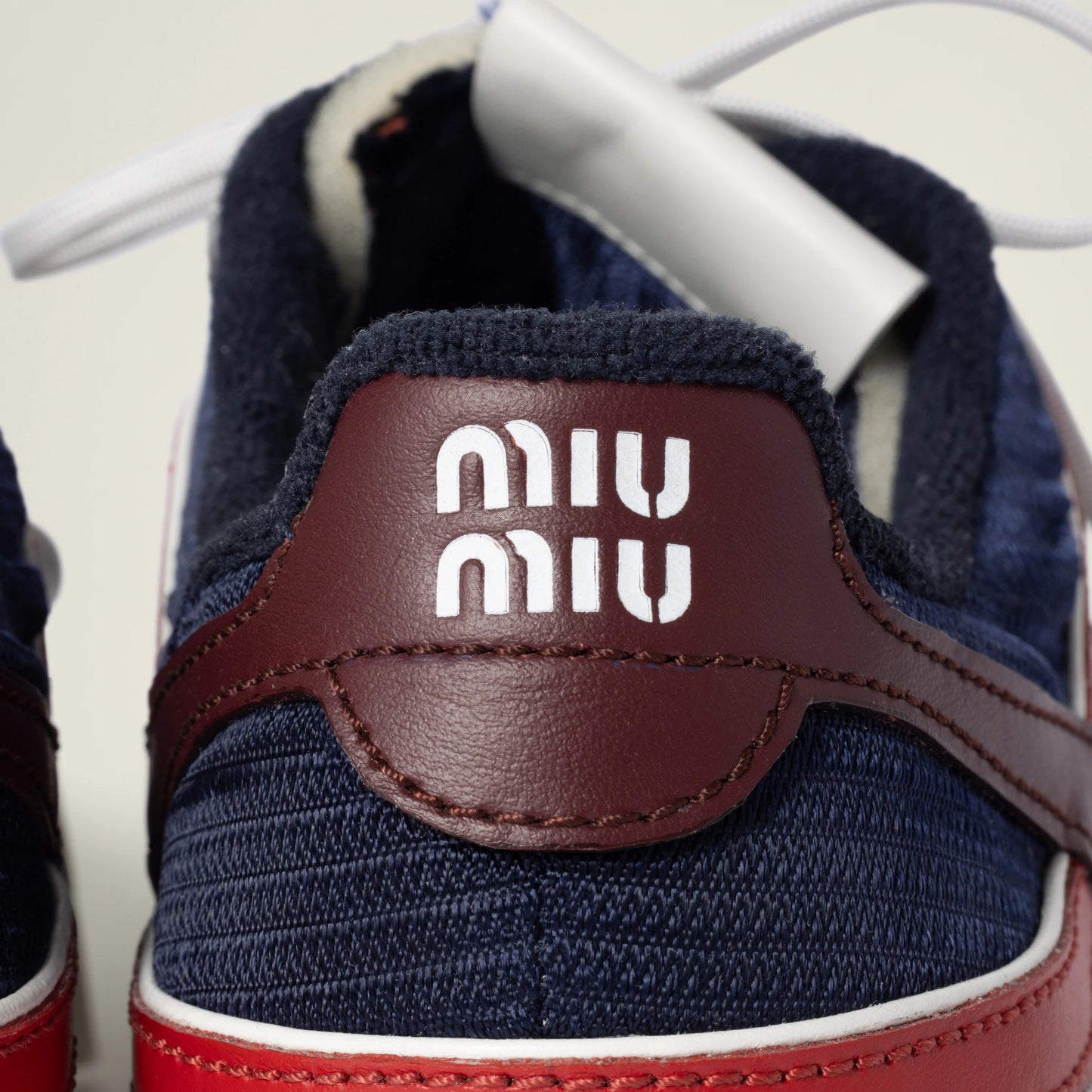 Gymnasium technical fabric and suede sneakers