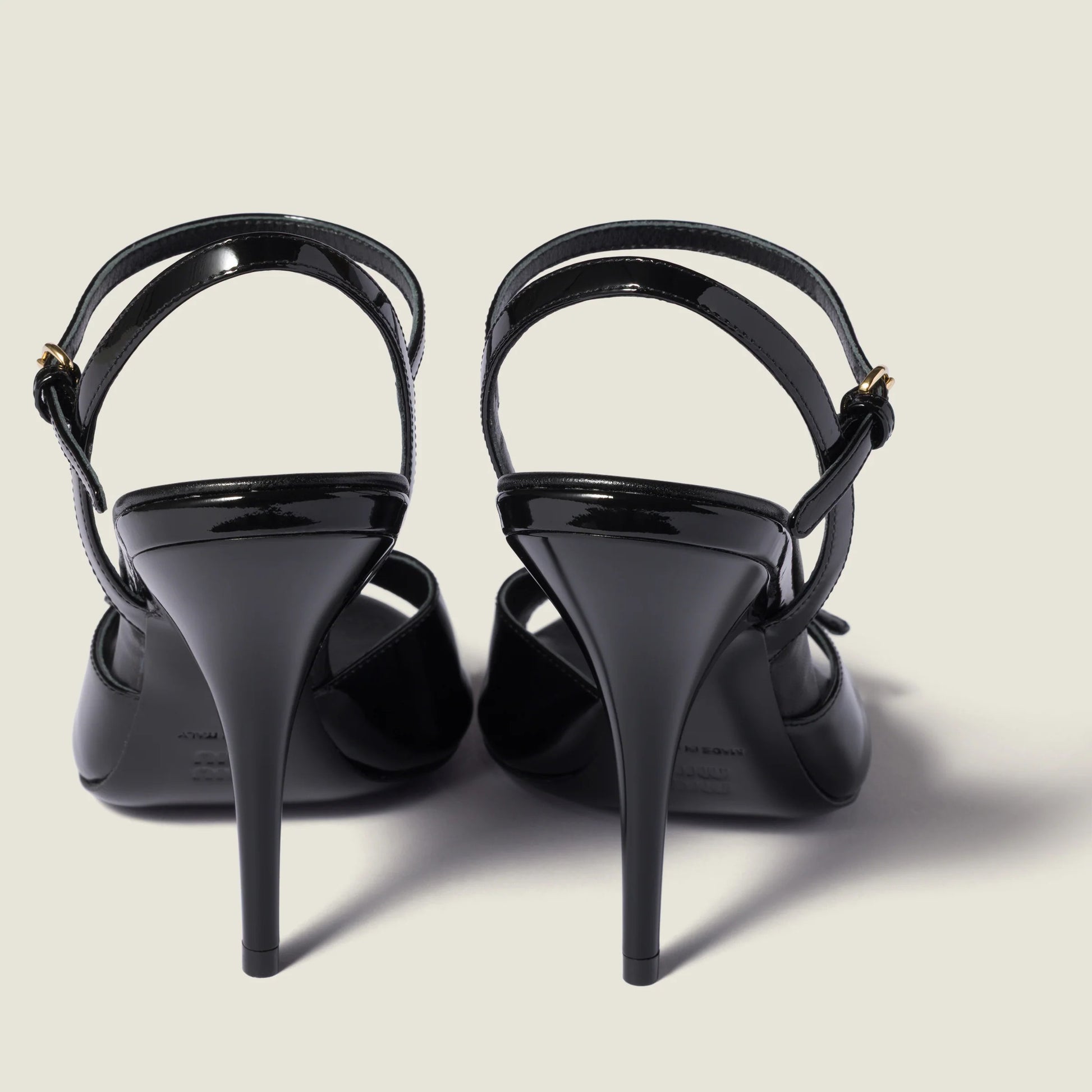 Patent leather sandals with buckles