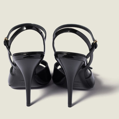 Patent leather sandals with buckles