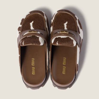 Printed leather mule