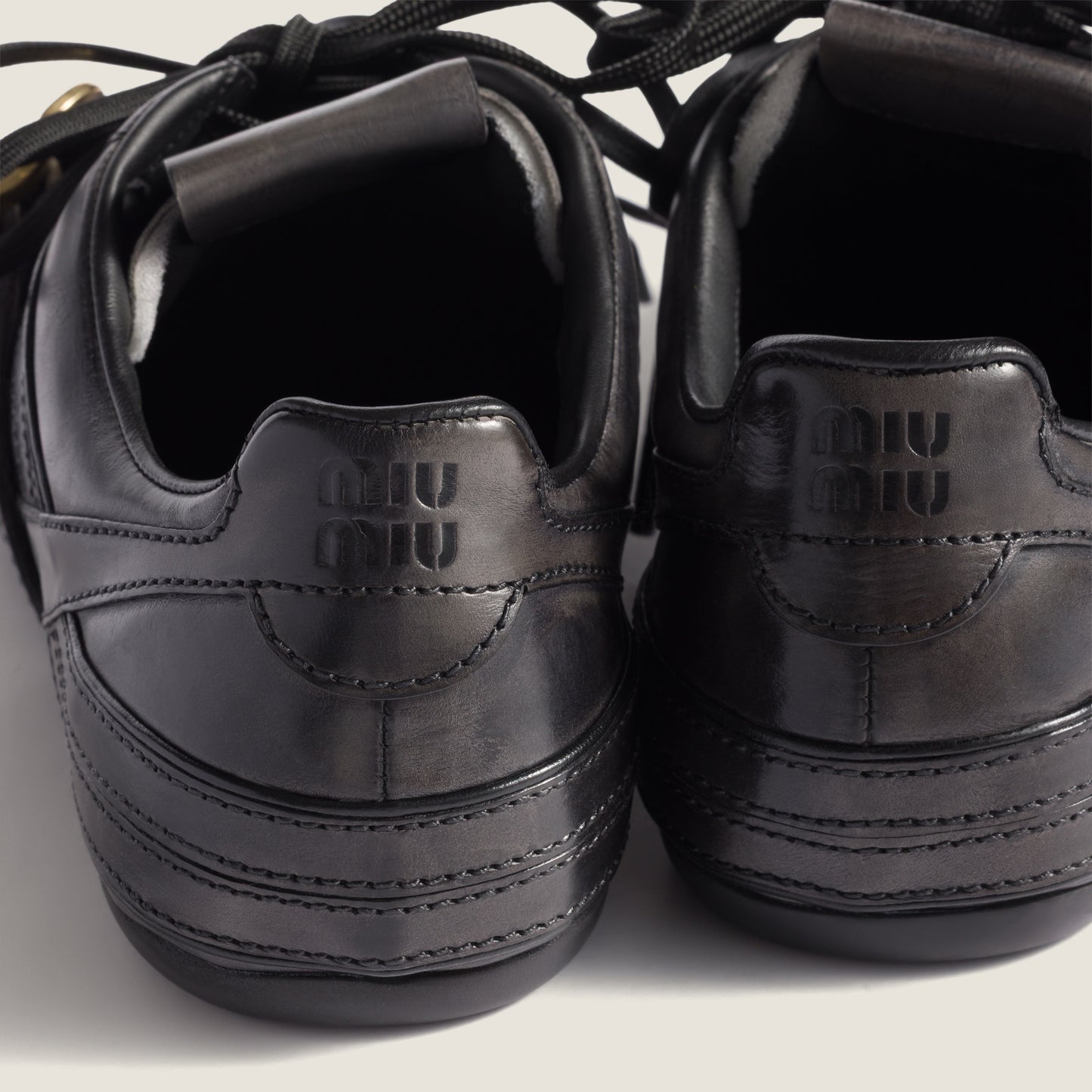Gymnasium leather sneakers with buckle