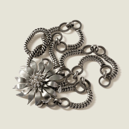 Metal belt with crystals