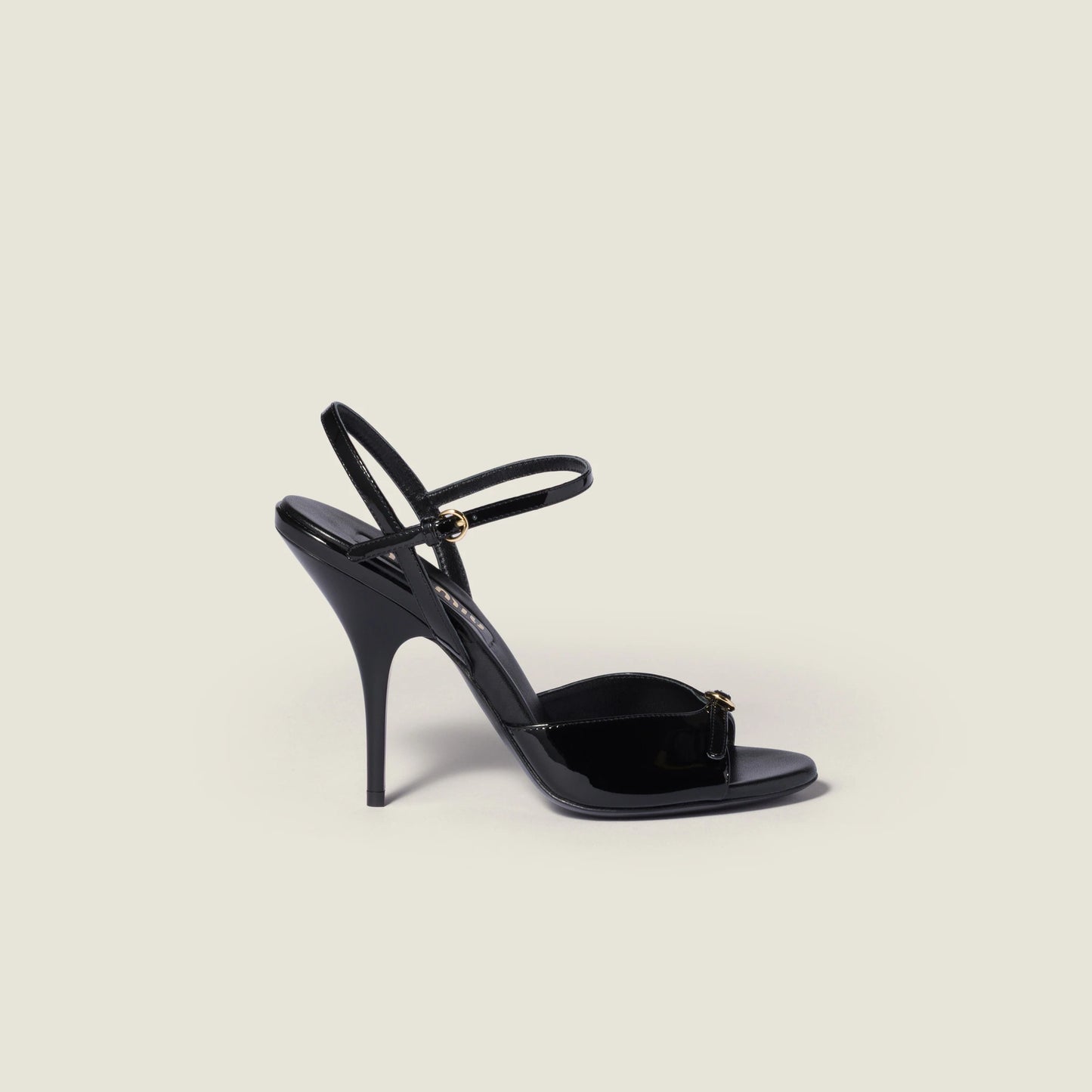 Patent leather sandals with buckles