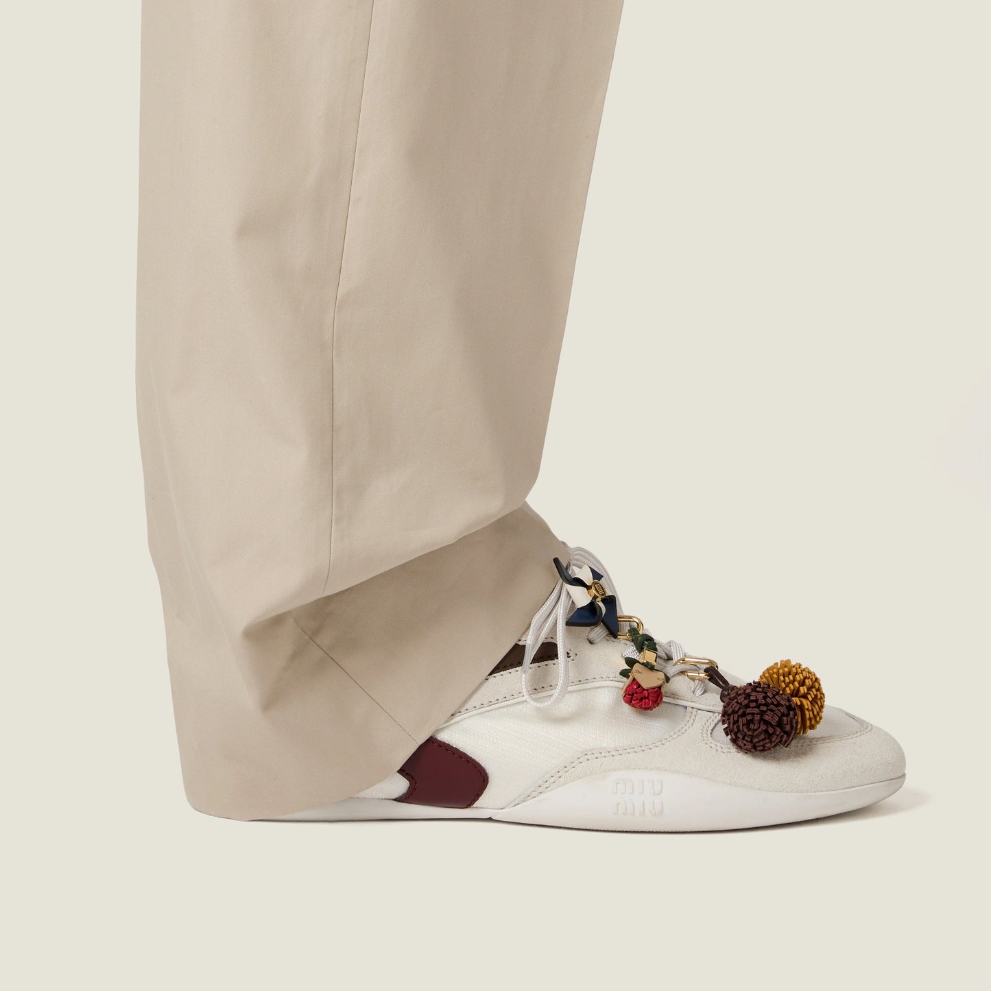Gymnasium technical fabric and suede sneakers