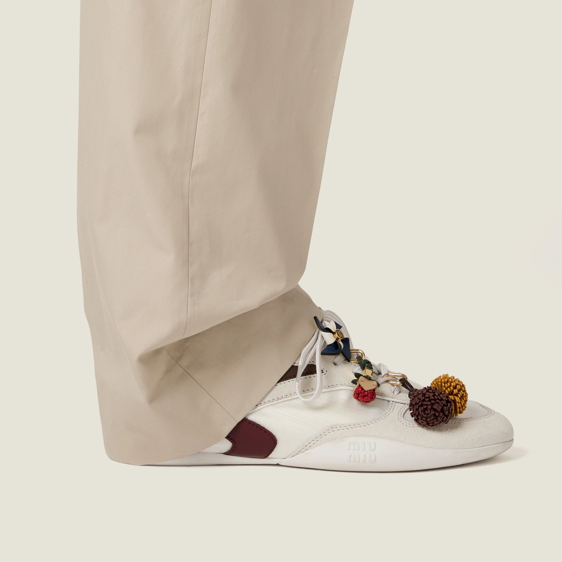 Gymnasium technical fabric and suede sneakers