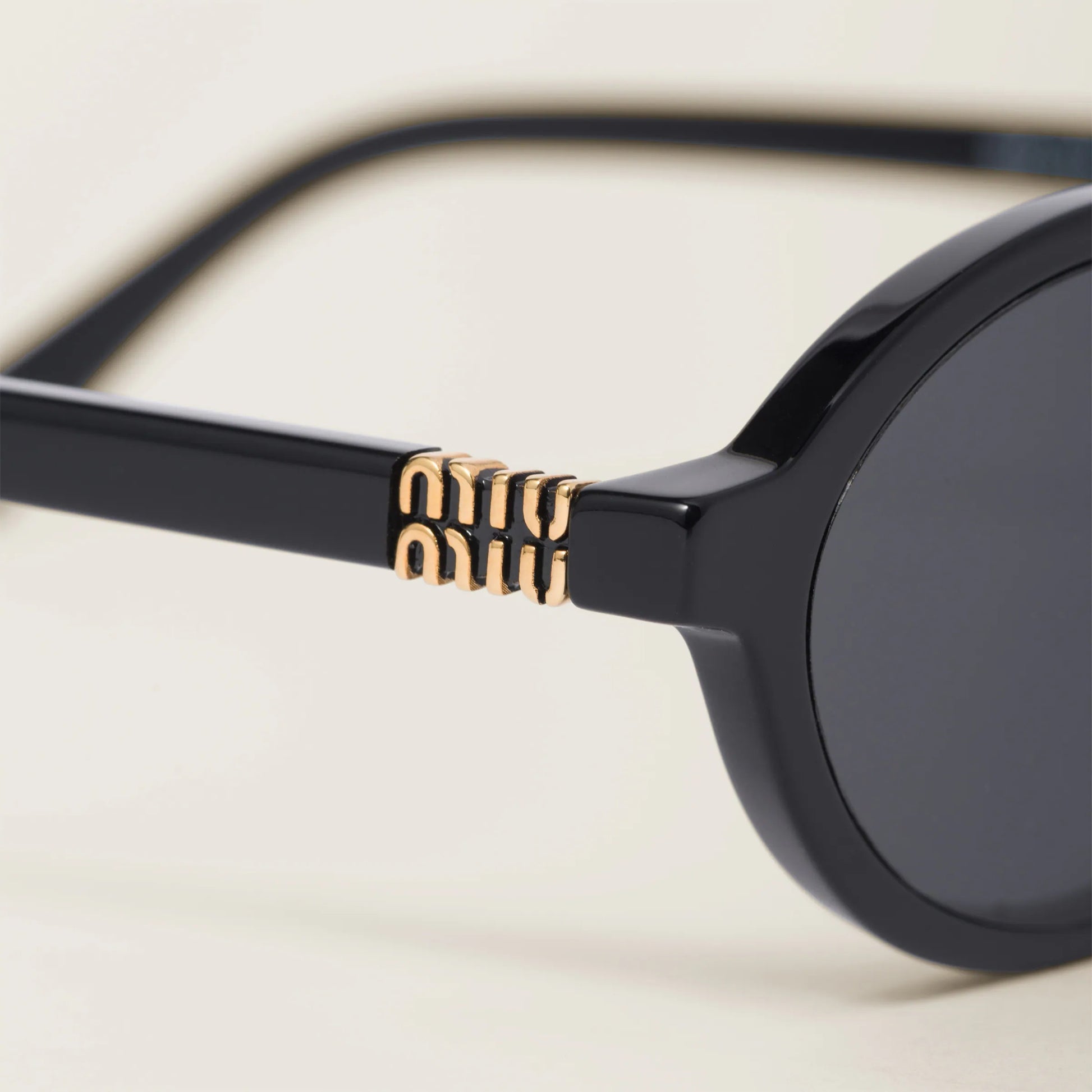 Miu Regard sunglasses