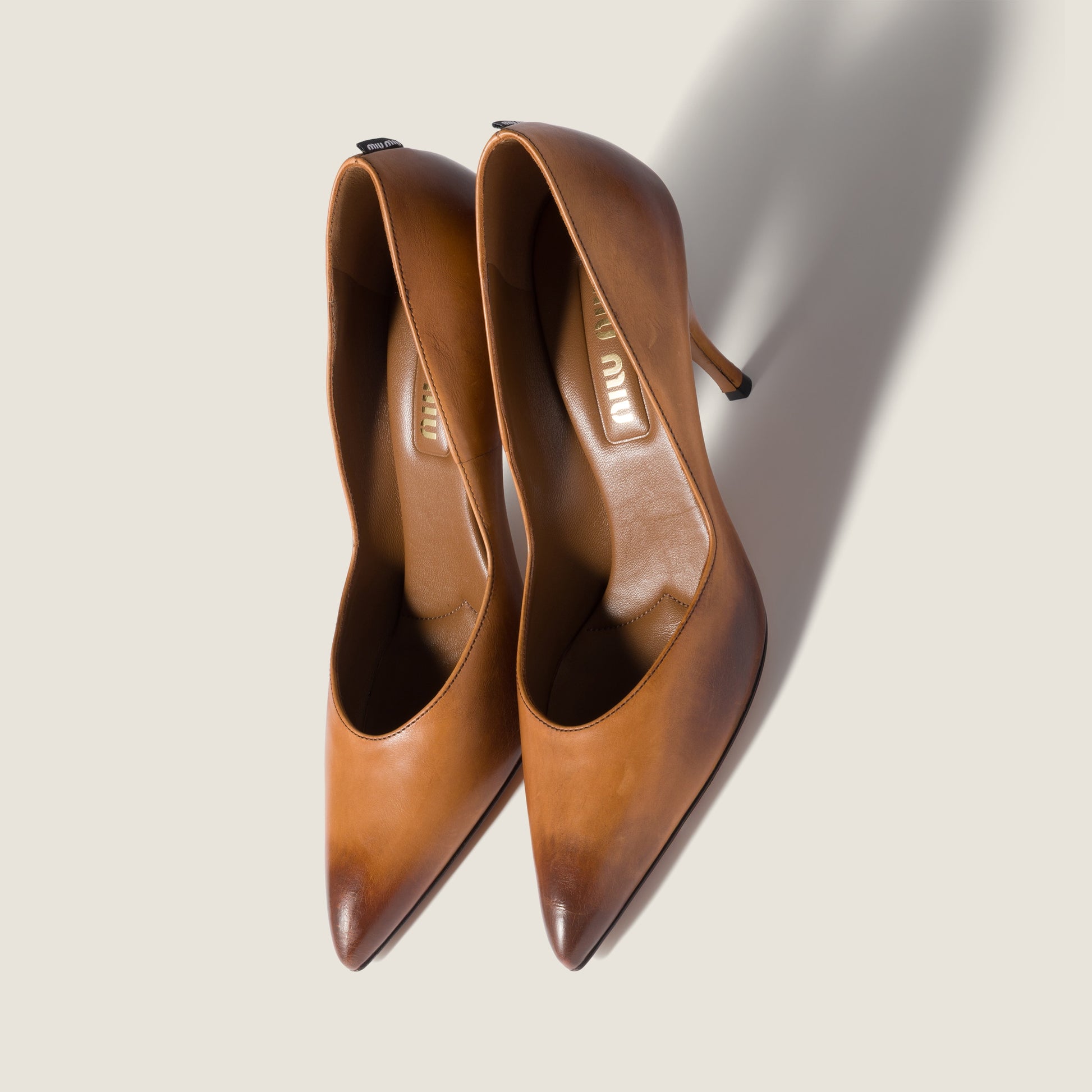 Leather pumps