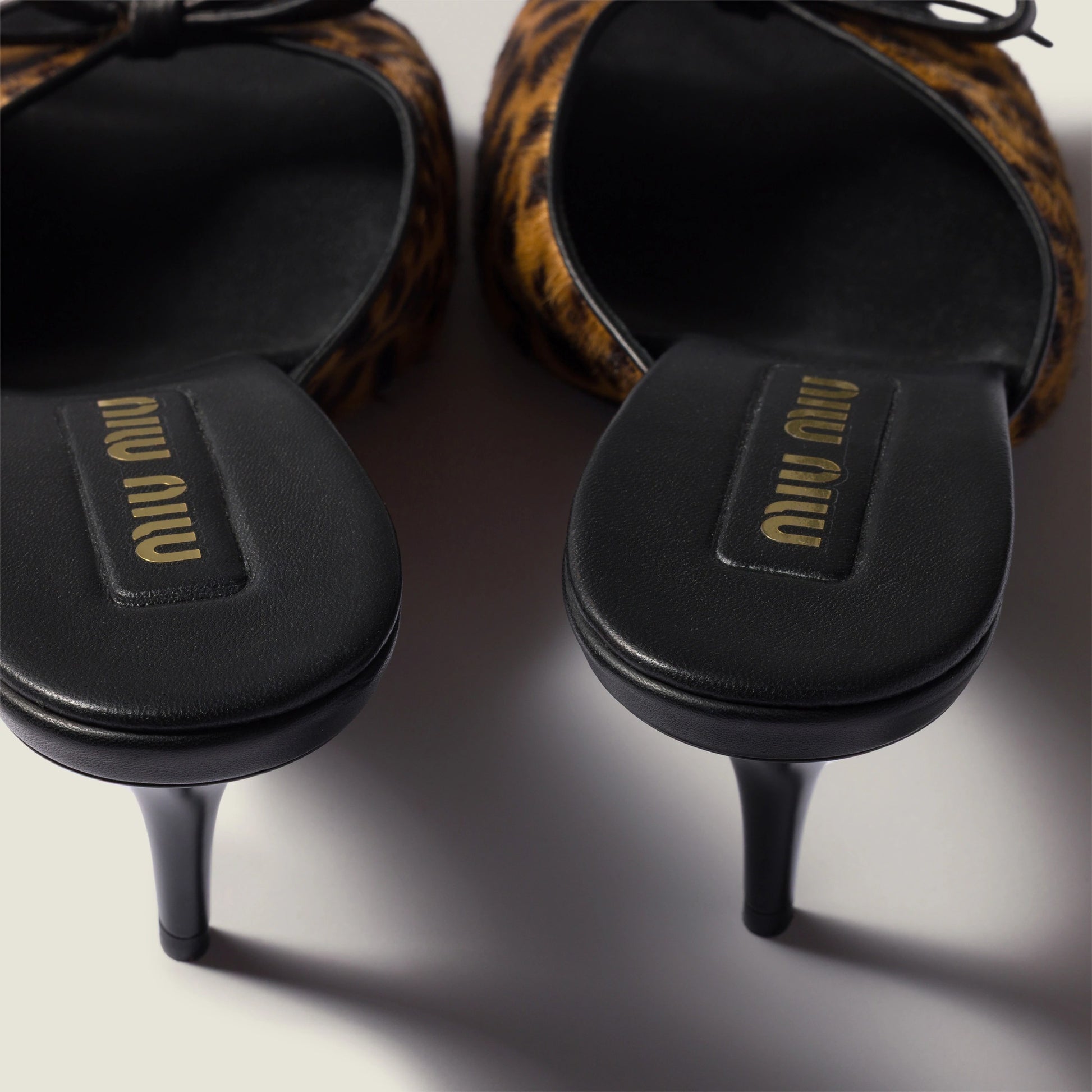 Printed leather sandals with bow
