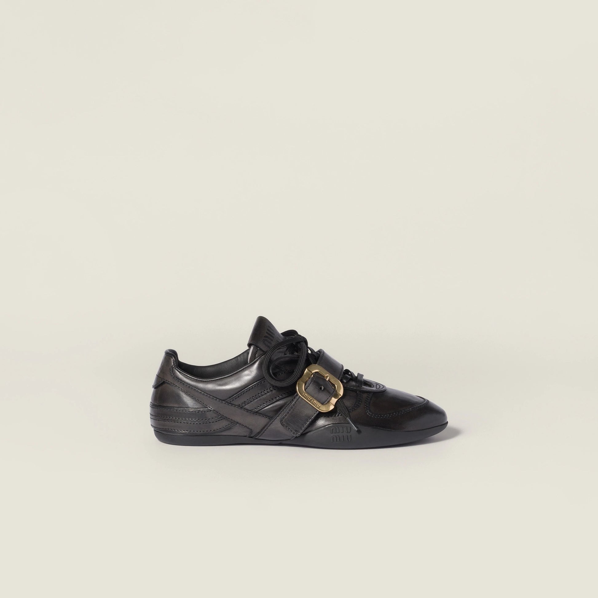 Gymnasium leather sneakers with buckle