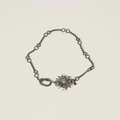 Metal belt with crystals