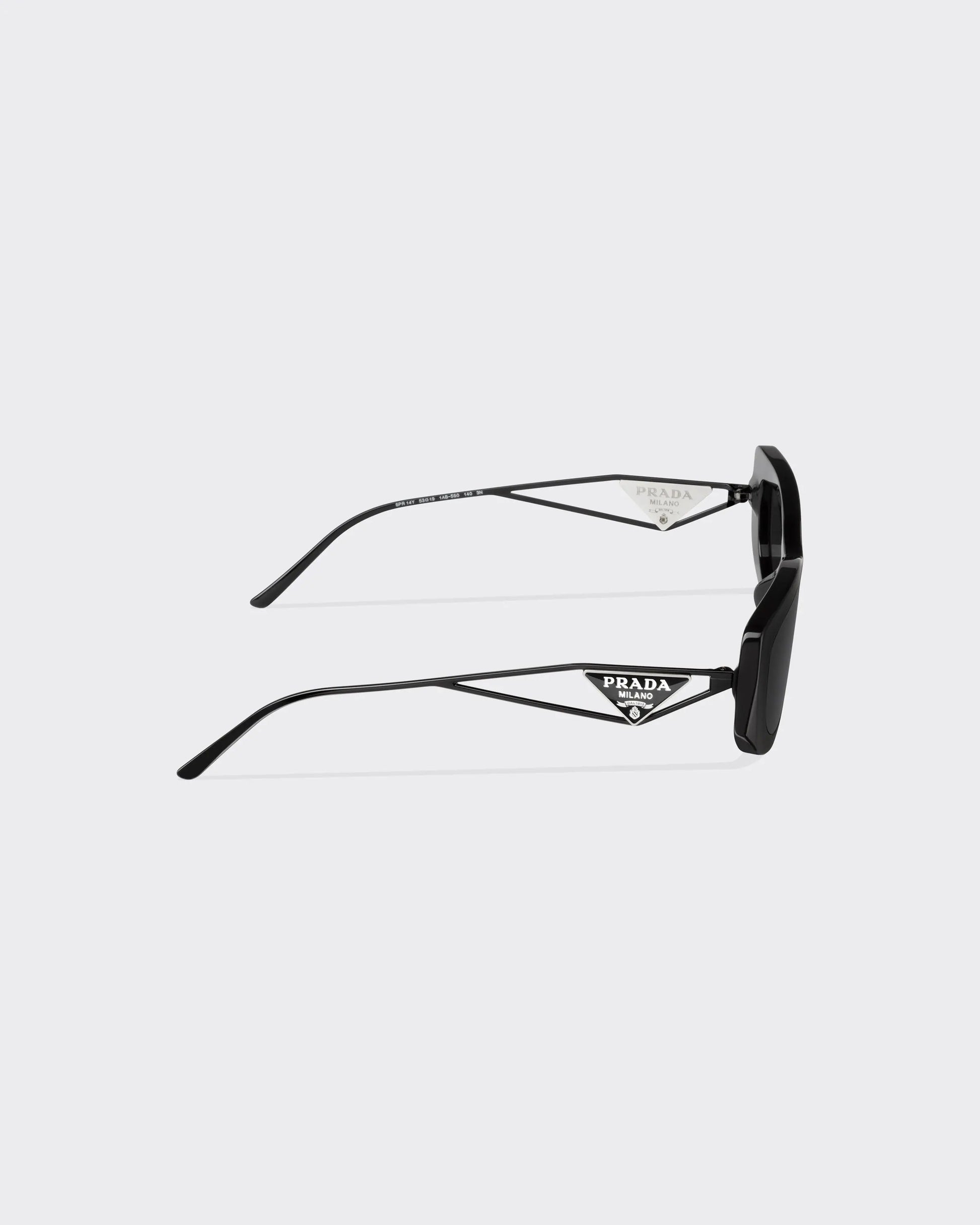 Sunglasses with triangle logo