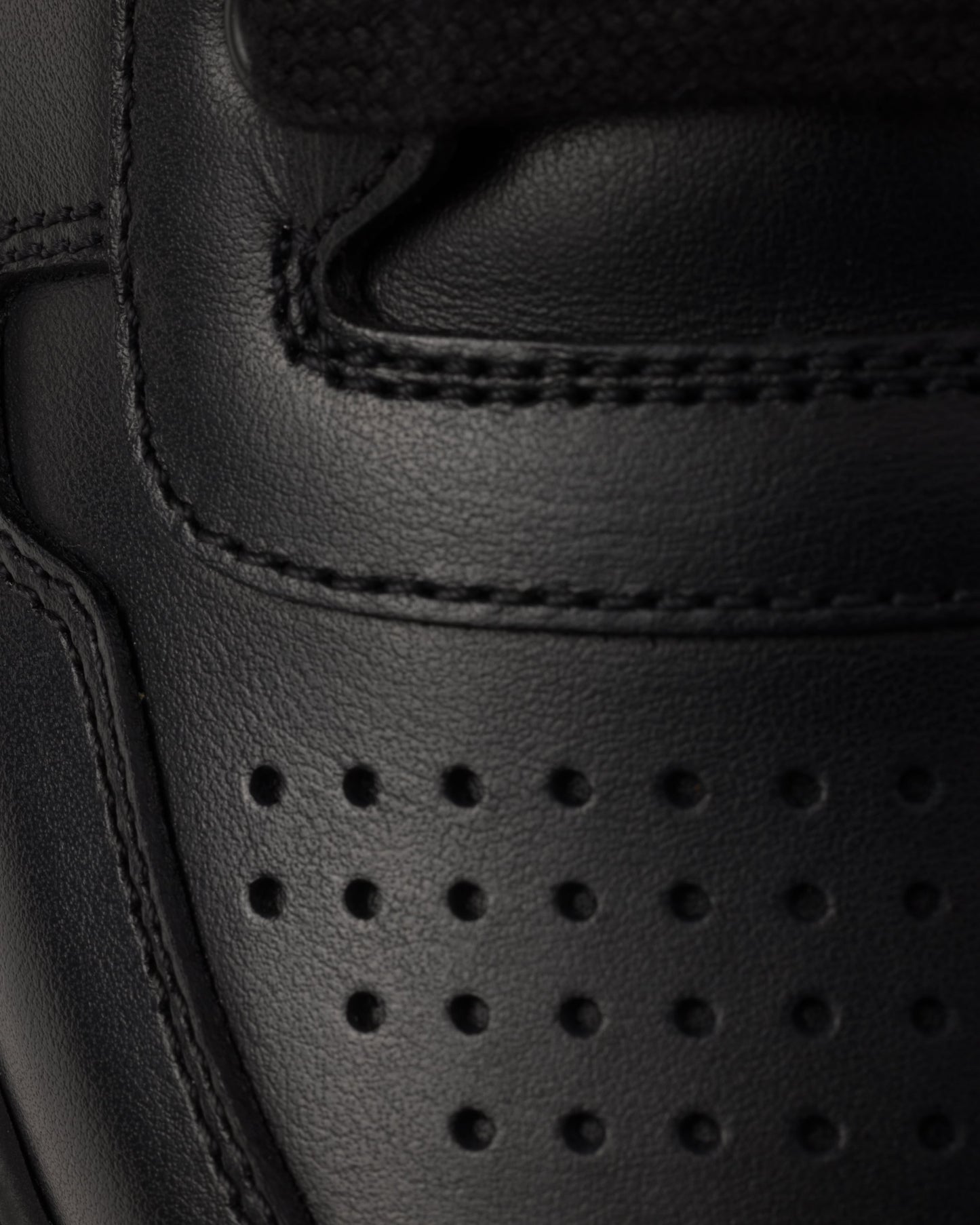 Leather sneakers
