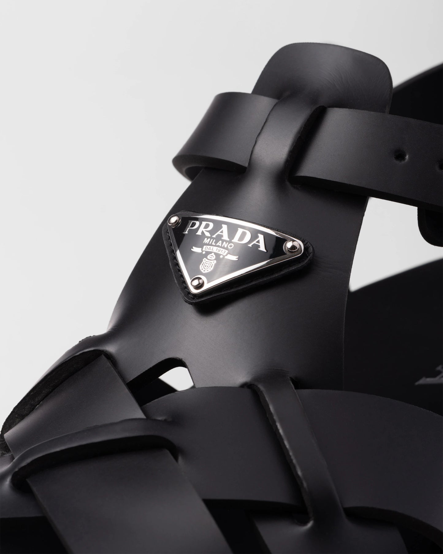 Crisscross rubber sandals