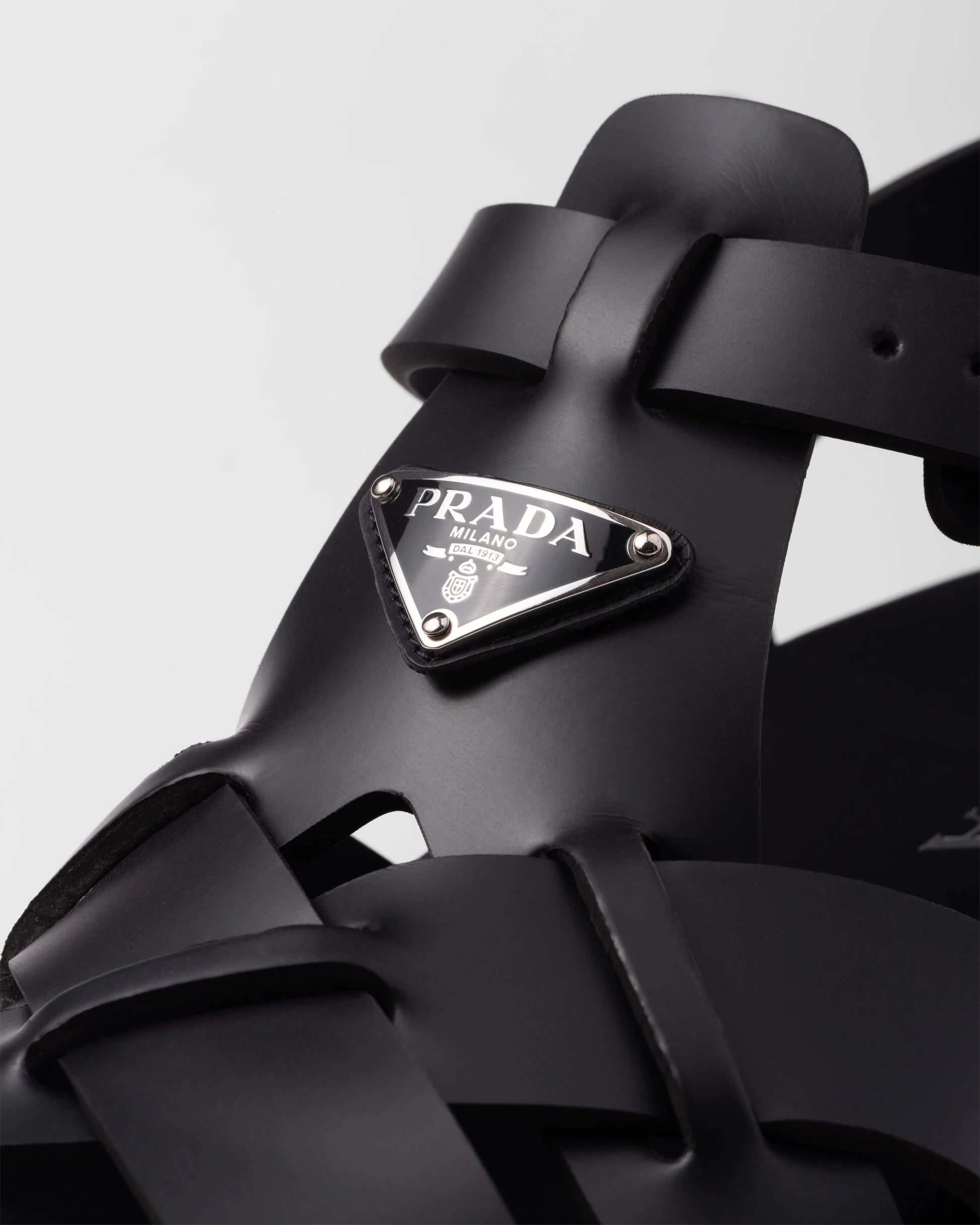Crisscross rubber sandals