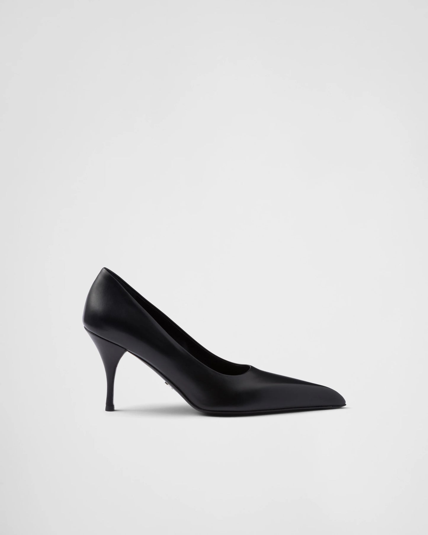 Leather pumps