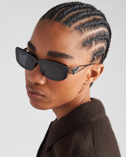 Sunglasses with triangle logo