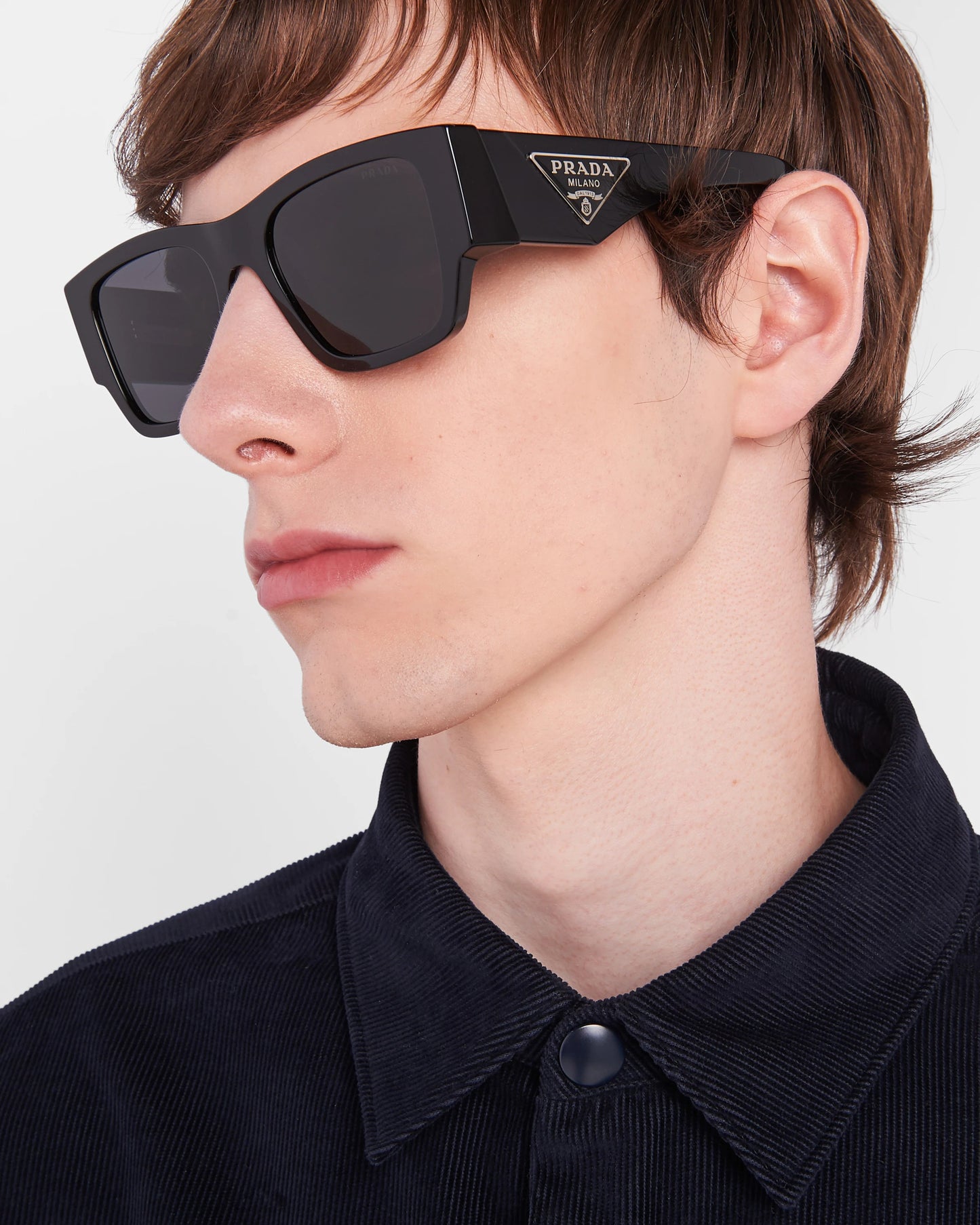 Sunglasses with triangle logo