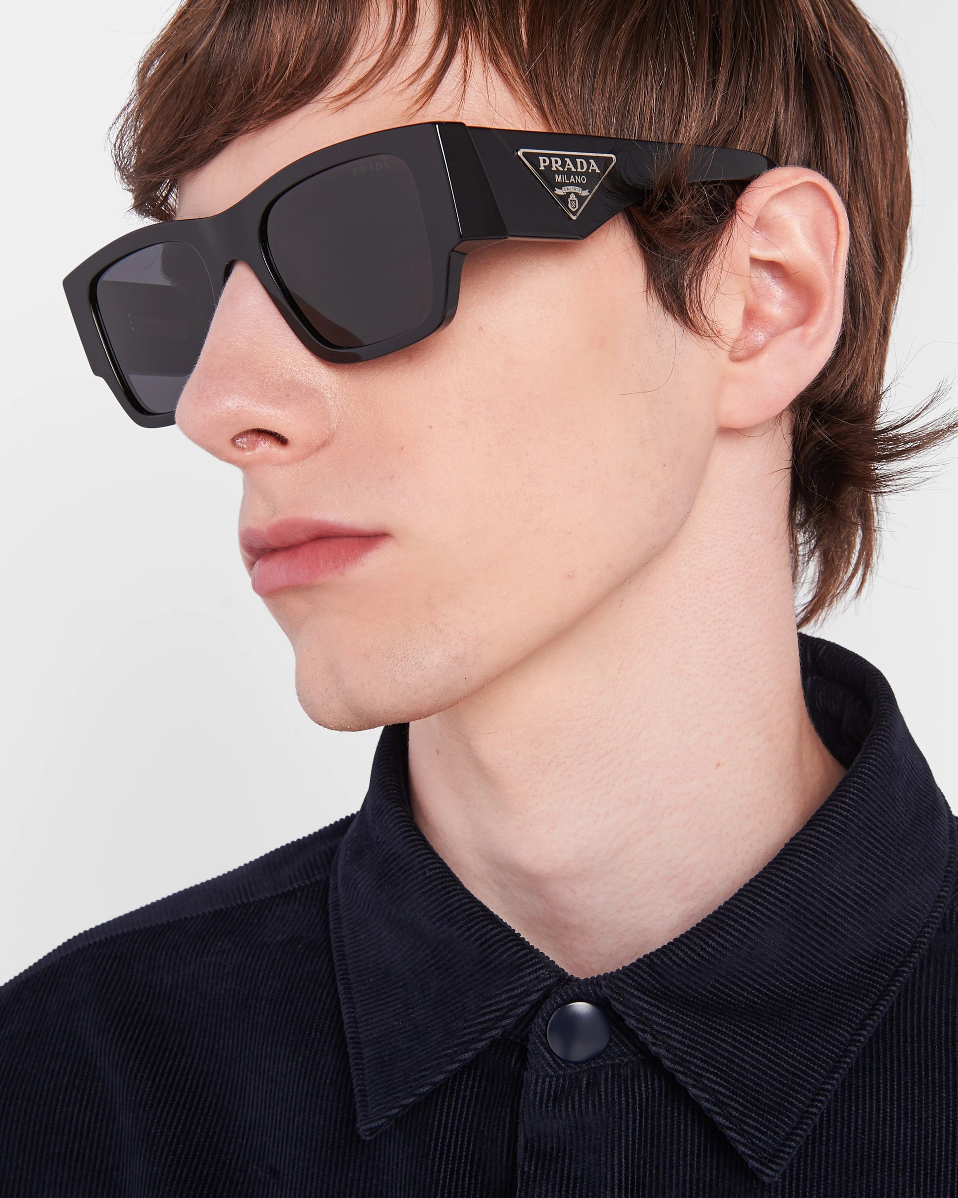 Sunglasses with triangle logo