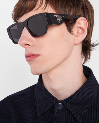 Sunglasses with triangle logo