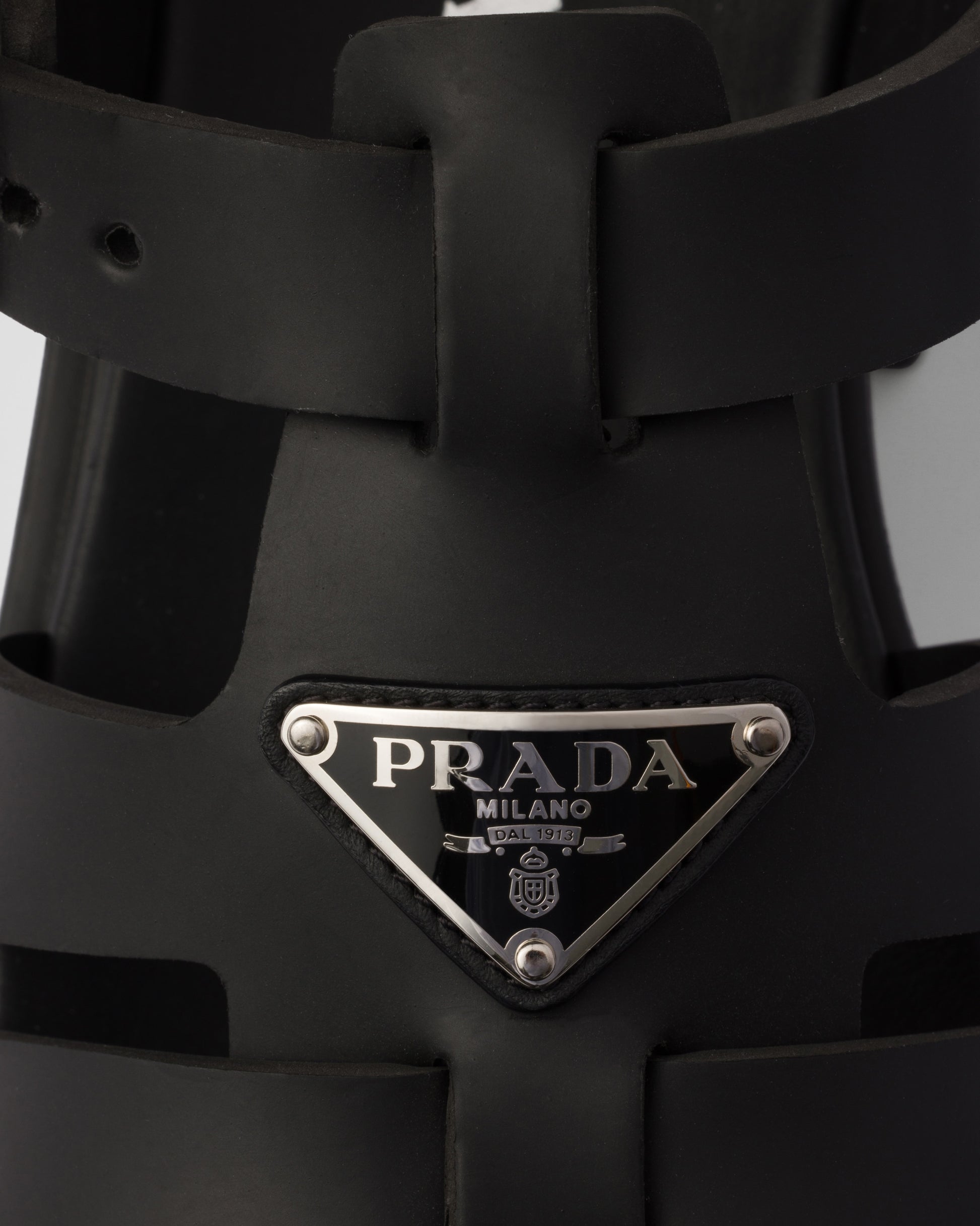 Monolith foam rubber sandals