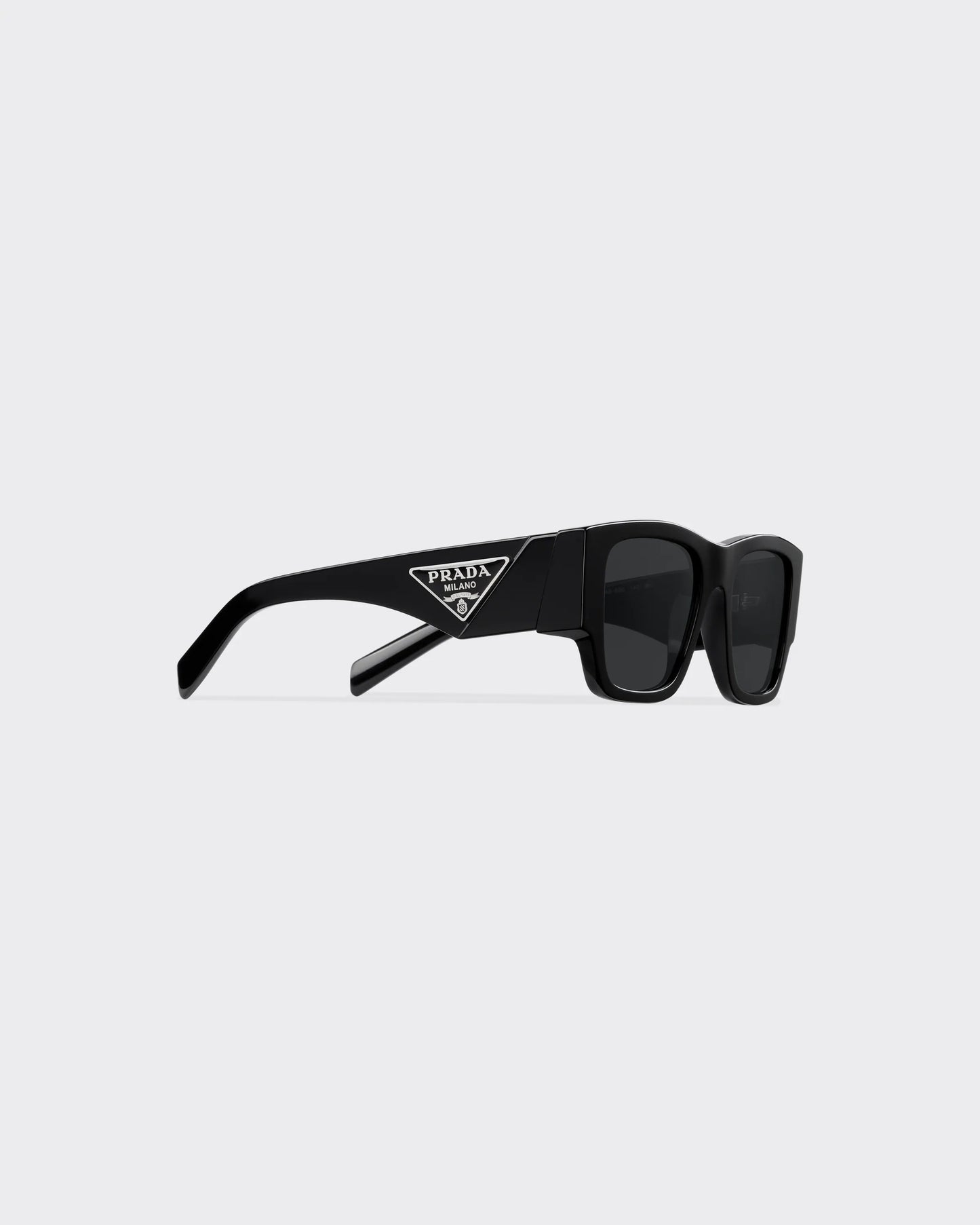 Sunglasses with triangle logo