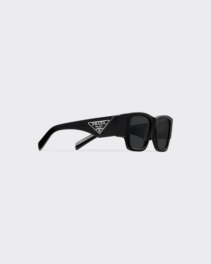 Sunglasses with triangle logo