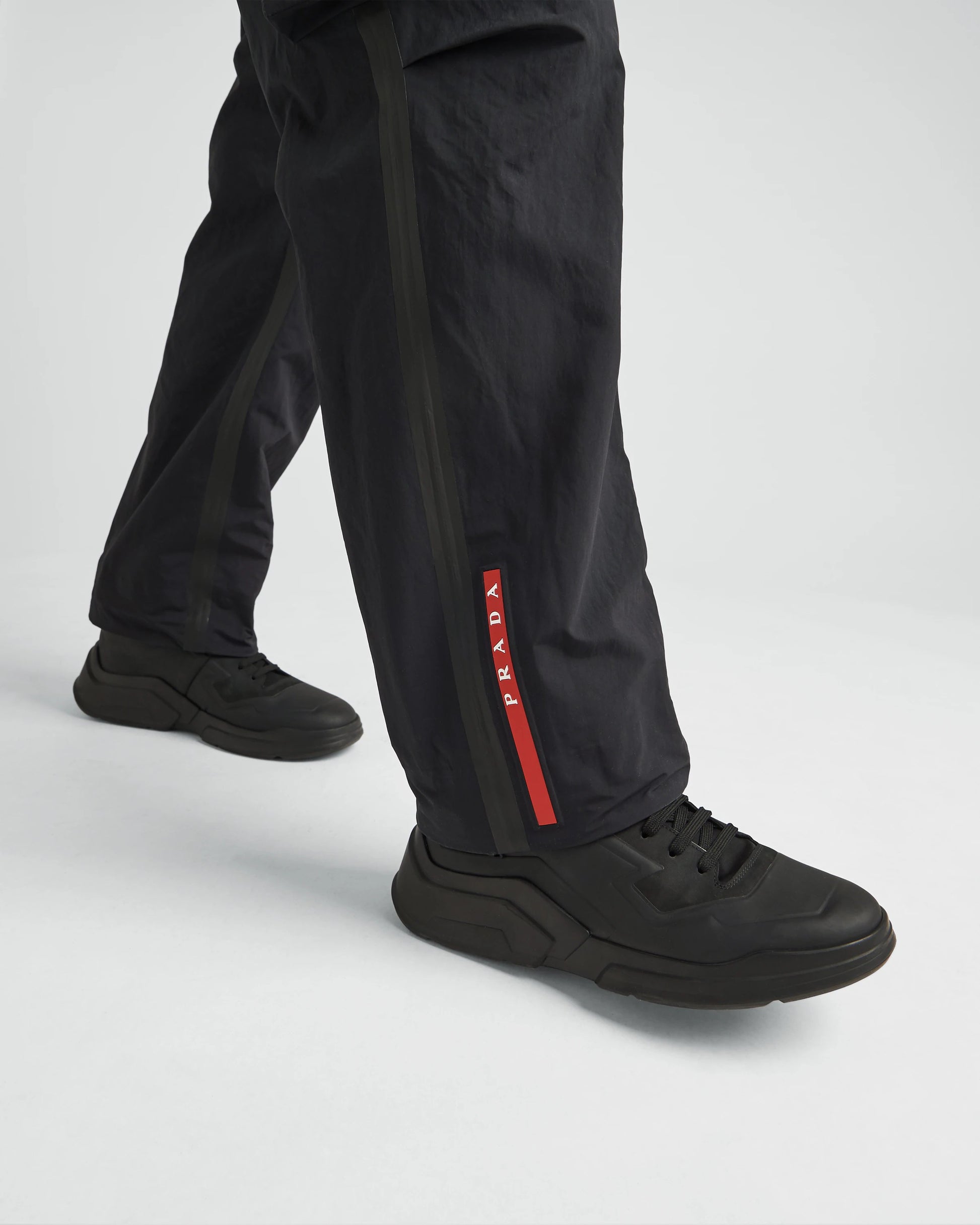 Light technical fabric pants