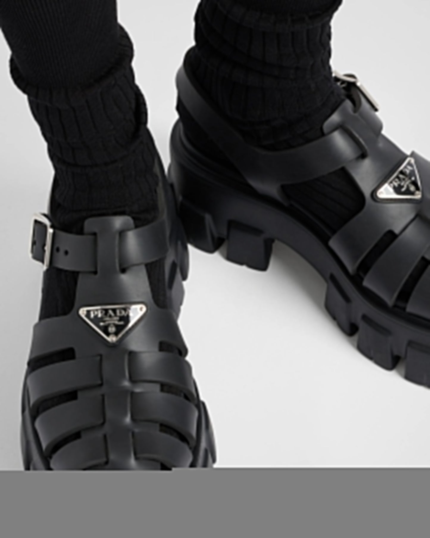 Monolith foam rubber sandals