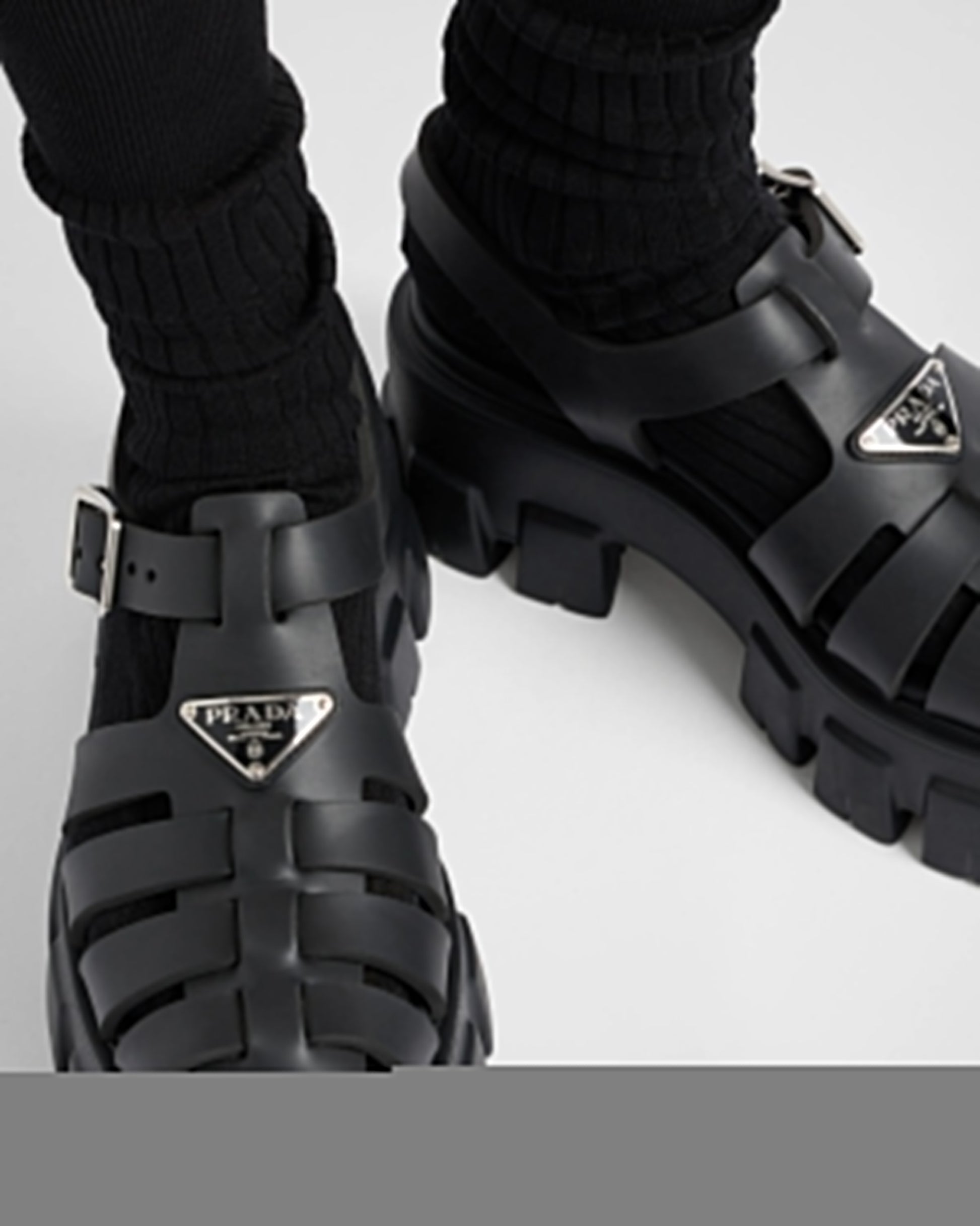 Monolith foam rubber sandals