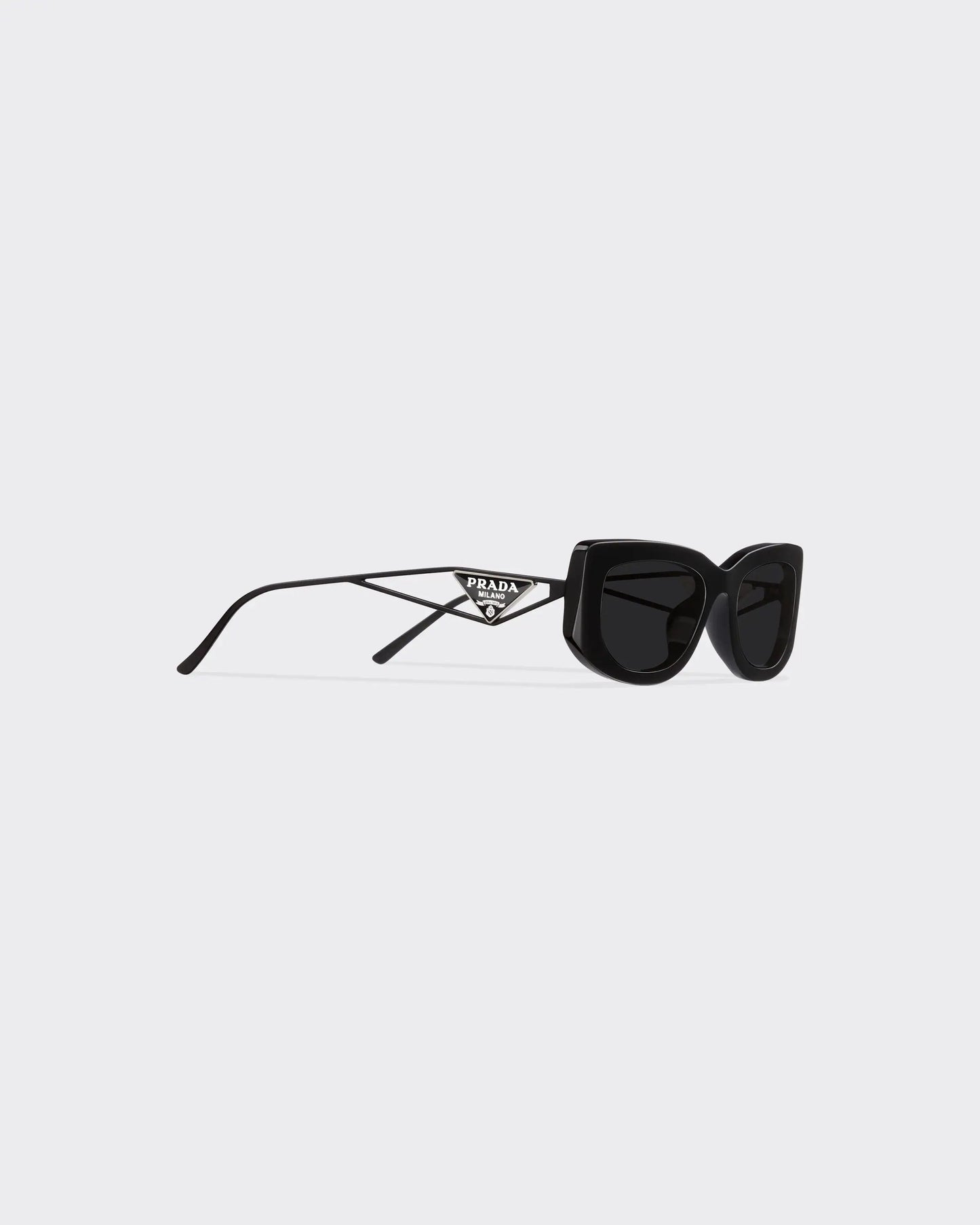 Sunglasses with triangle logo