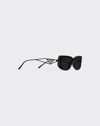 Sunglasses with triangle logo