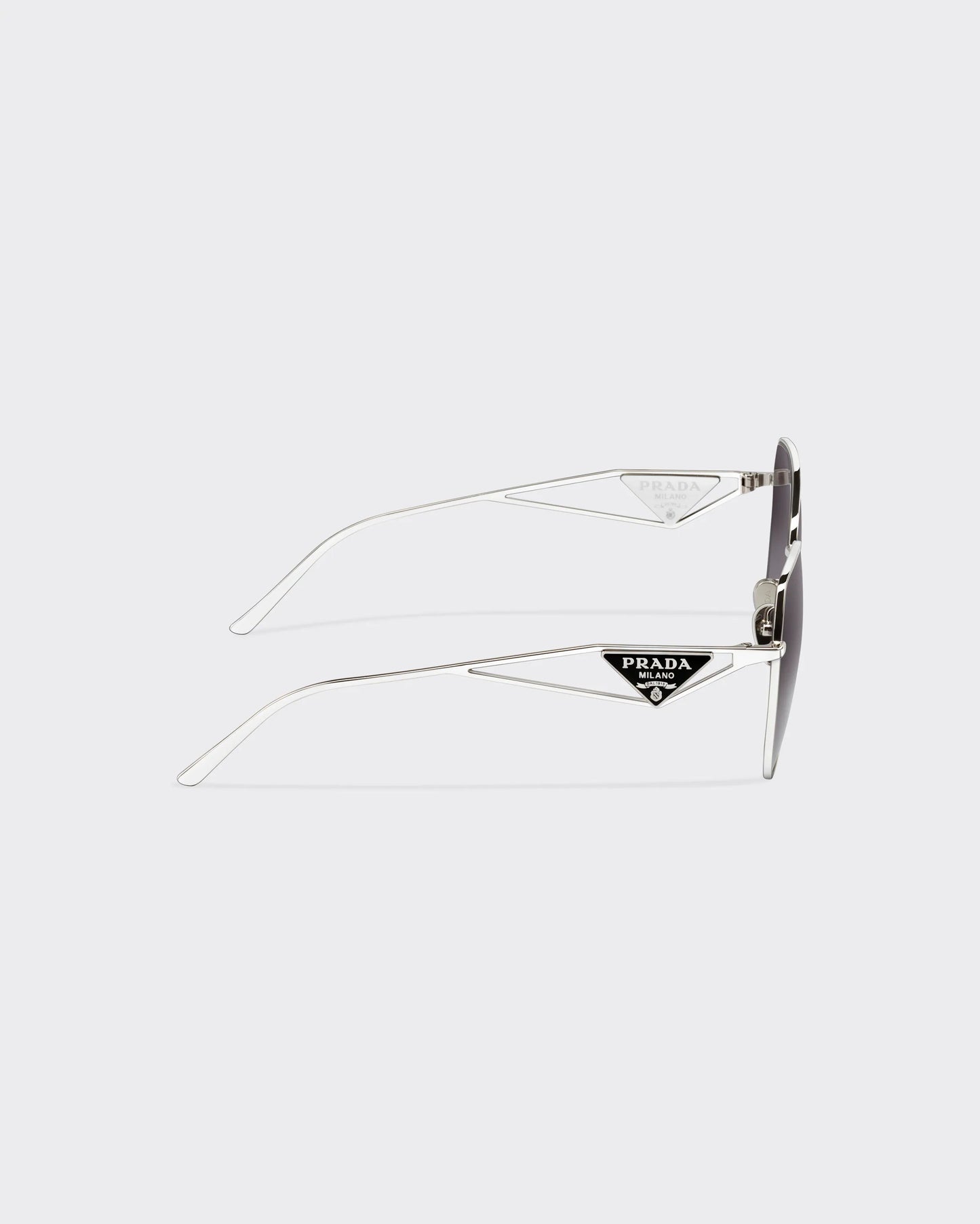 Sunglasses with triangle logo
