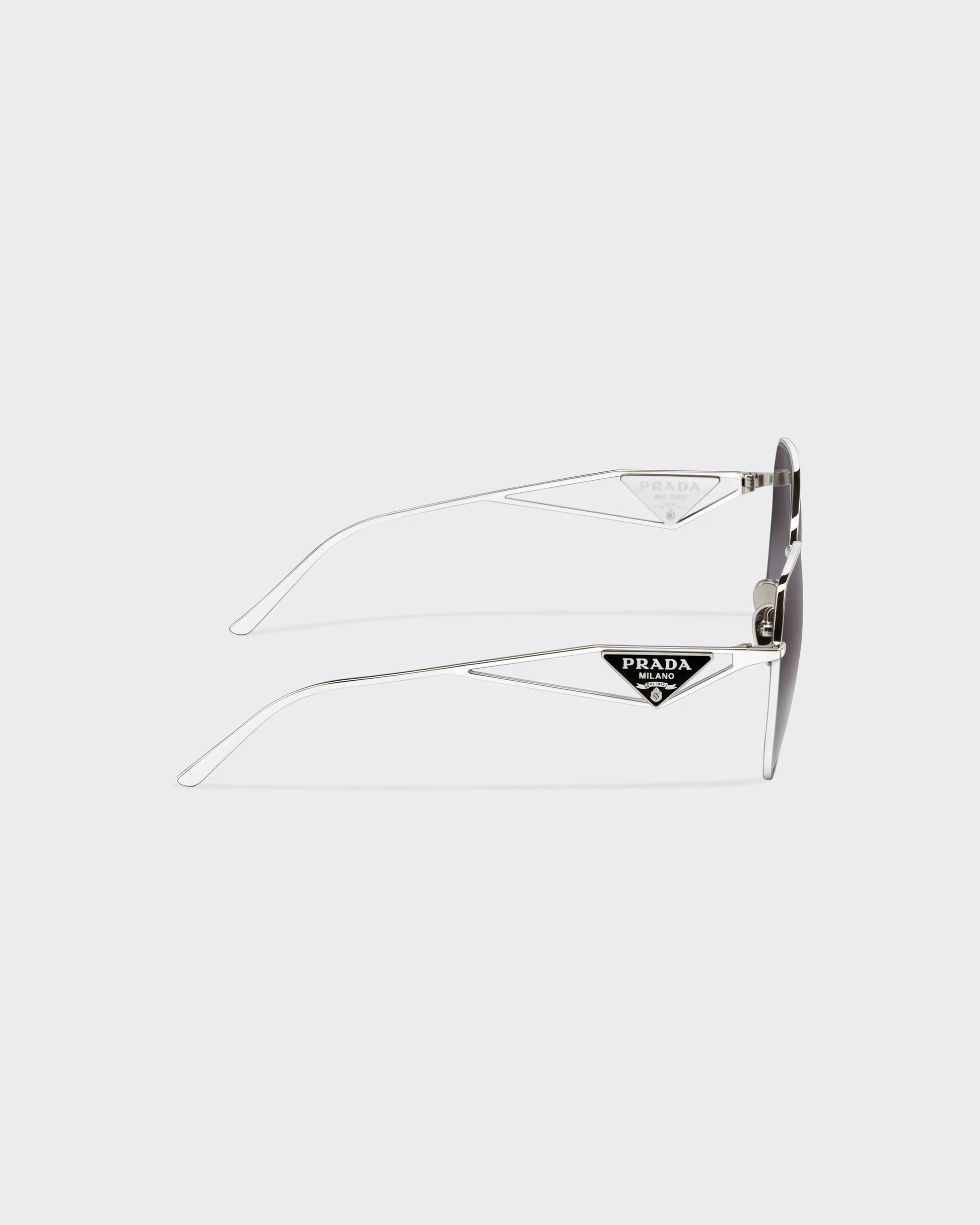 Sunglasses with triangle logo