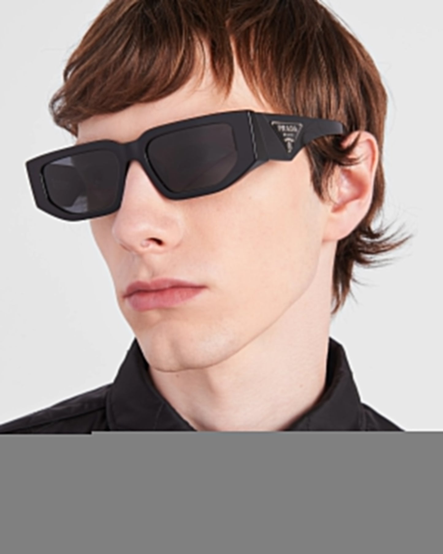 Sunglasses with triangle logo