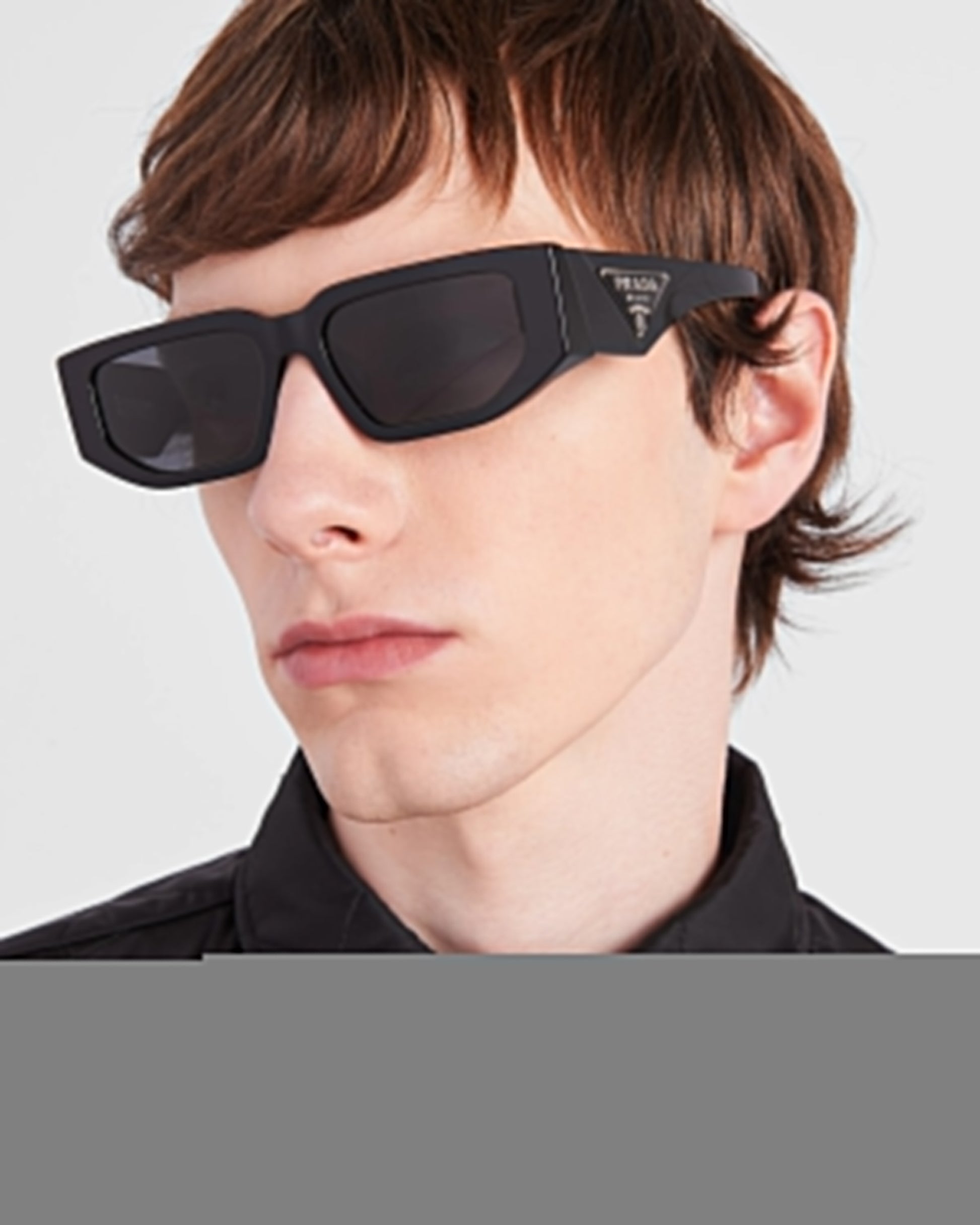 Sunglasses with triangle logo