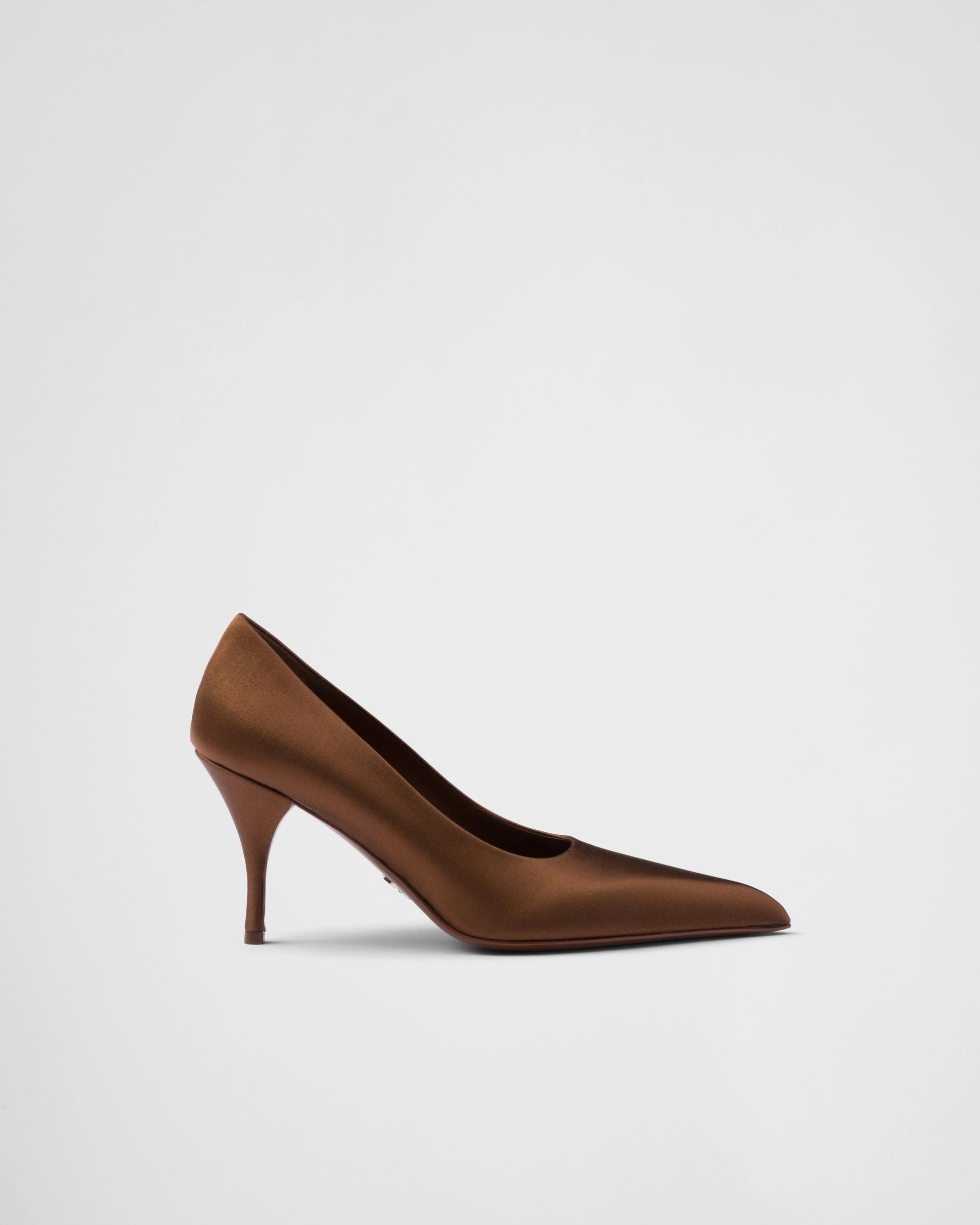 Satin pumps