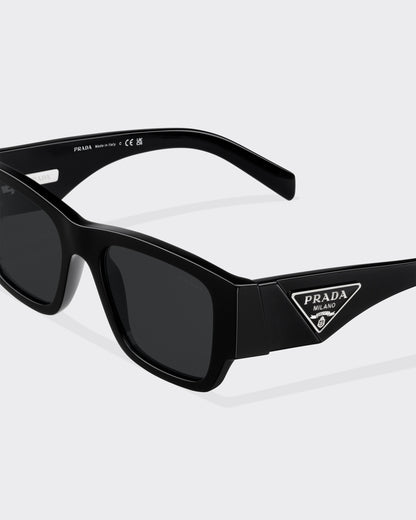 Sunglasses with triangle logo