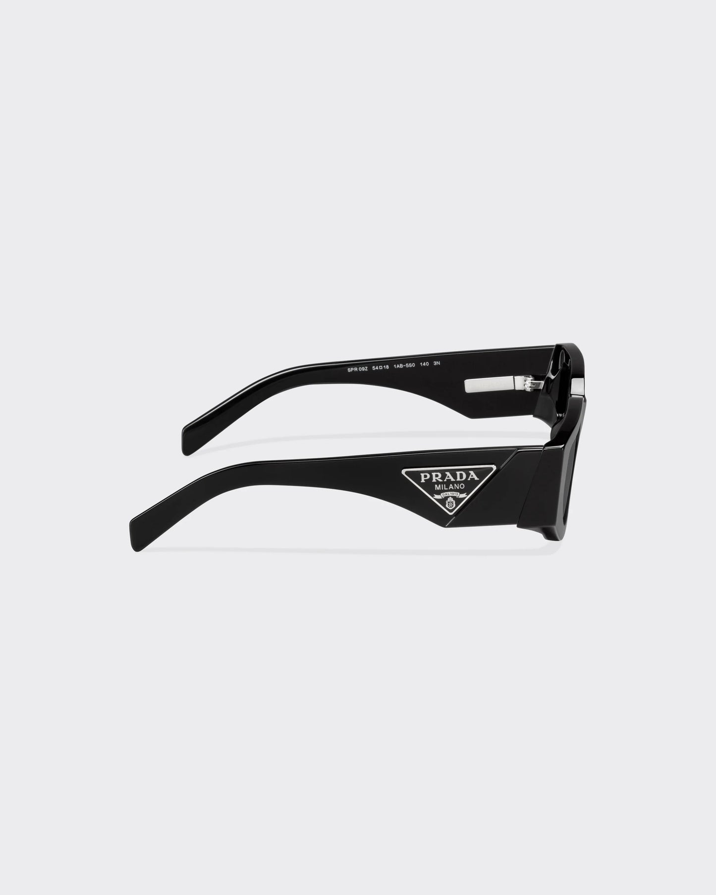 Sunglasses with triangle logo