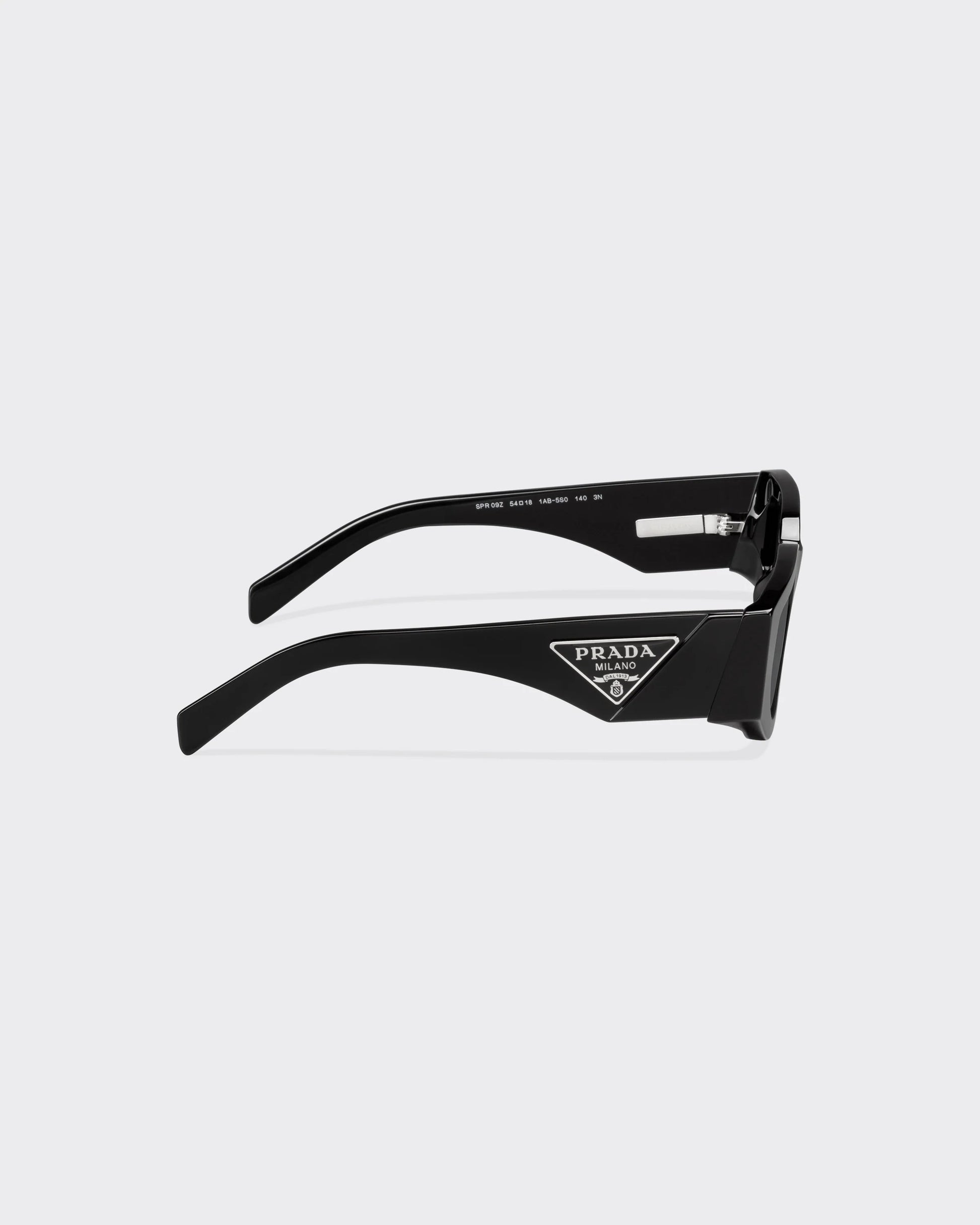 Sunglasses with triangle logo