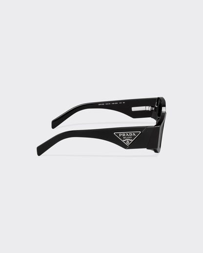 Sunglasses with triangle logo