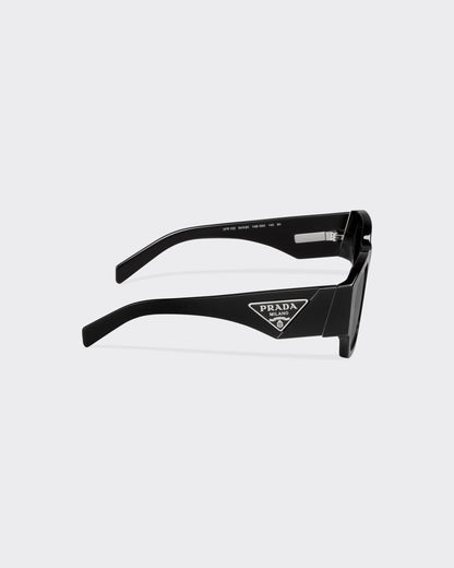 Sunglasses with triangle logo