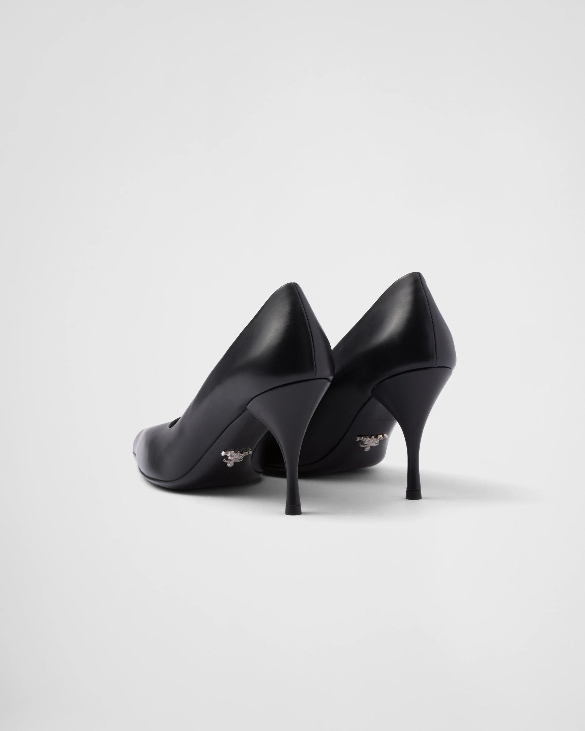 Leather pumps